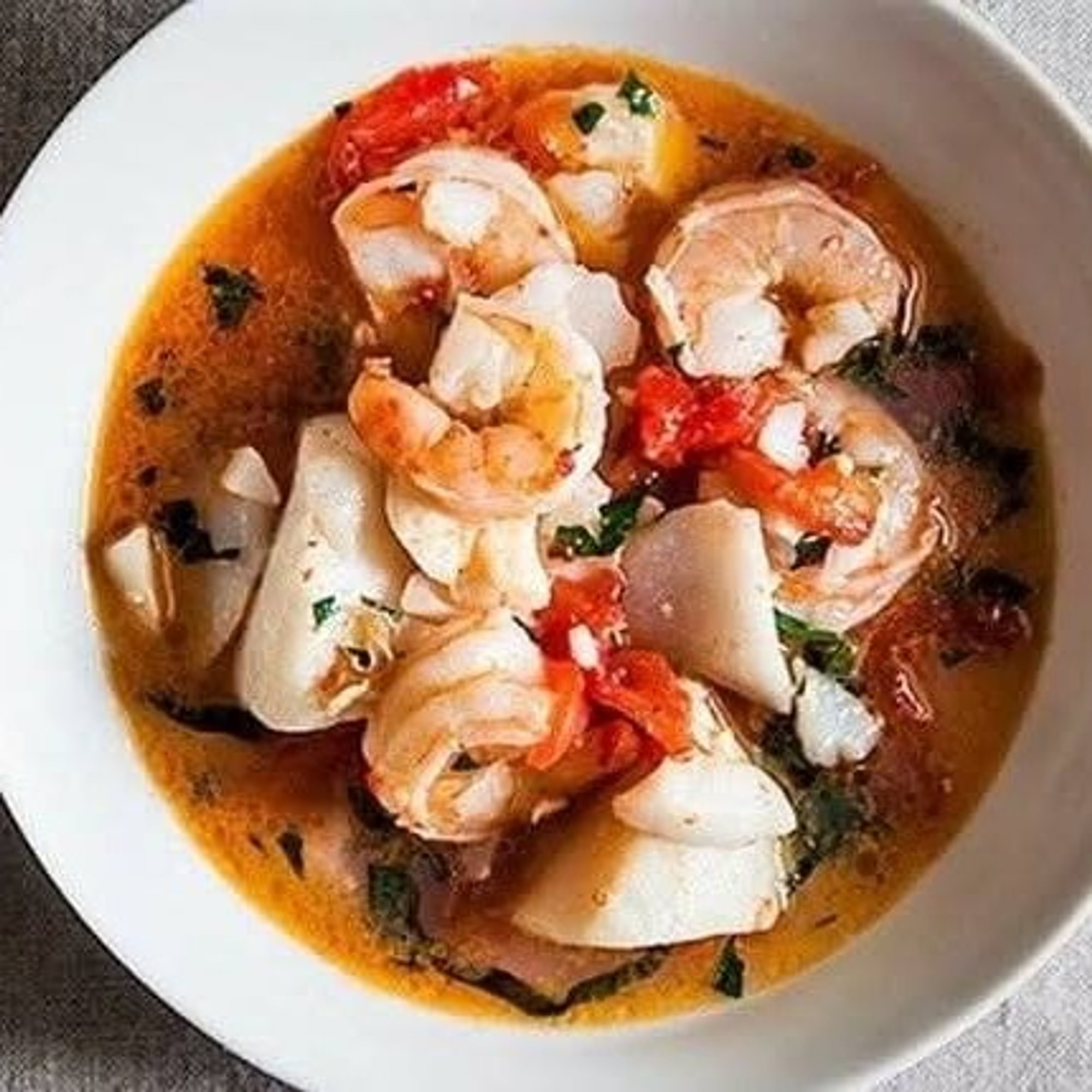 CALDO DE PESCADO CON CAMARÓN