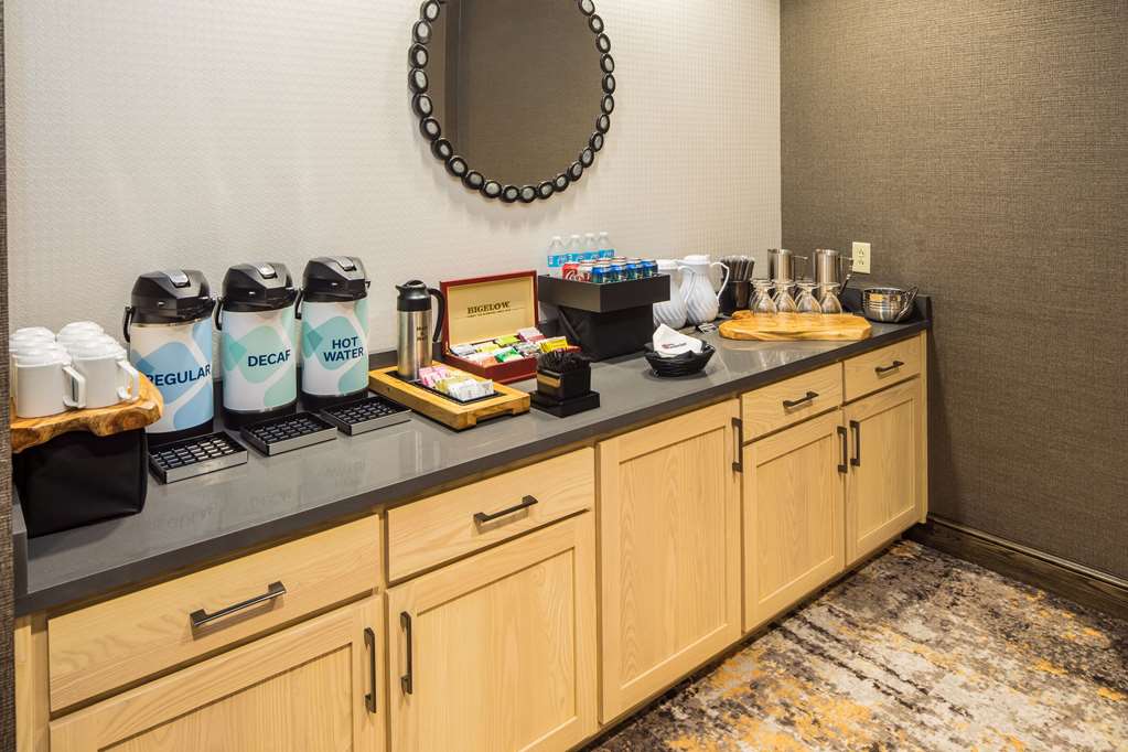 Hilton Garden Inn Pittsburgh Airport Image