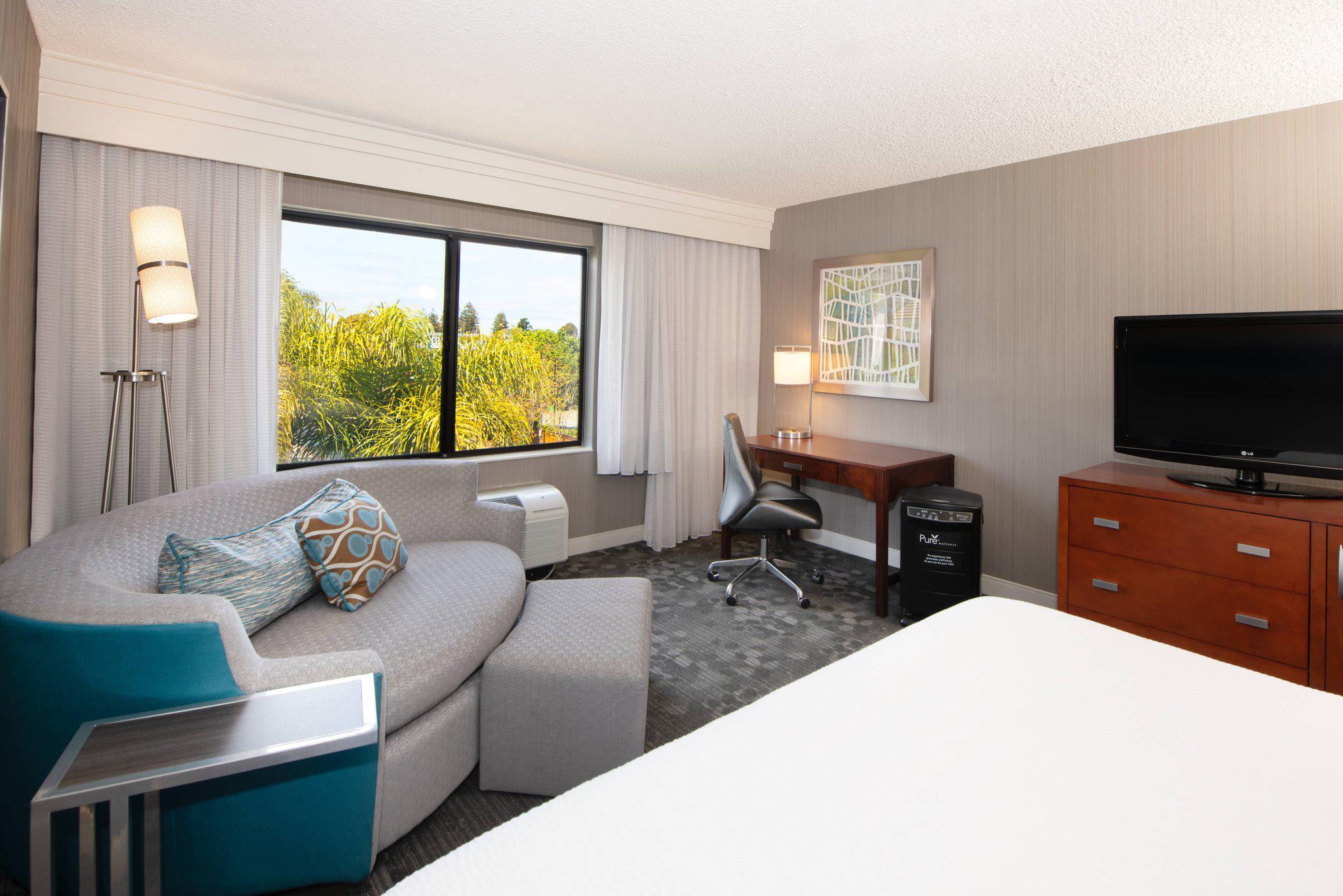 Courtyard by Marriott Oakland Airport Photo