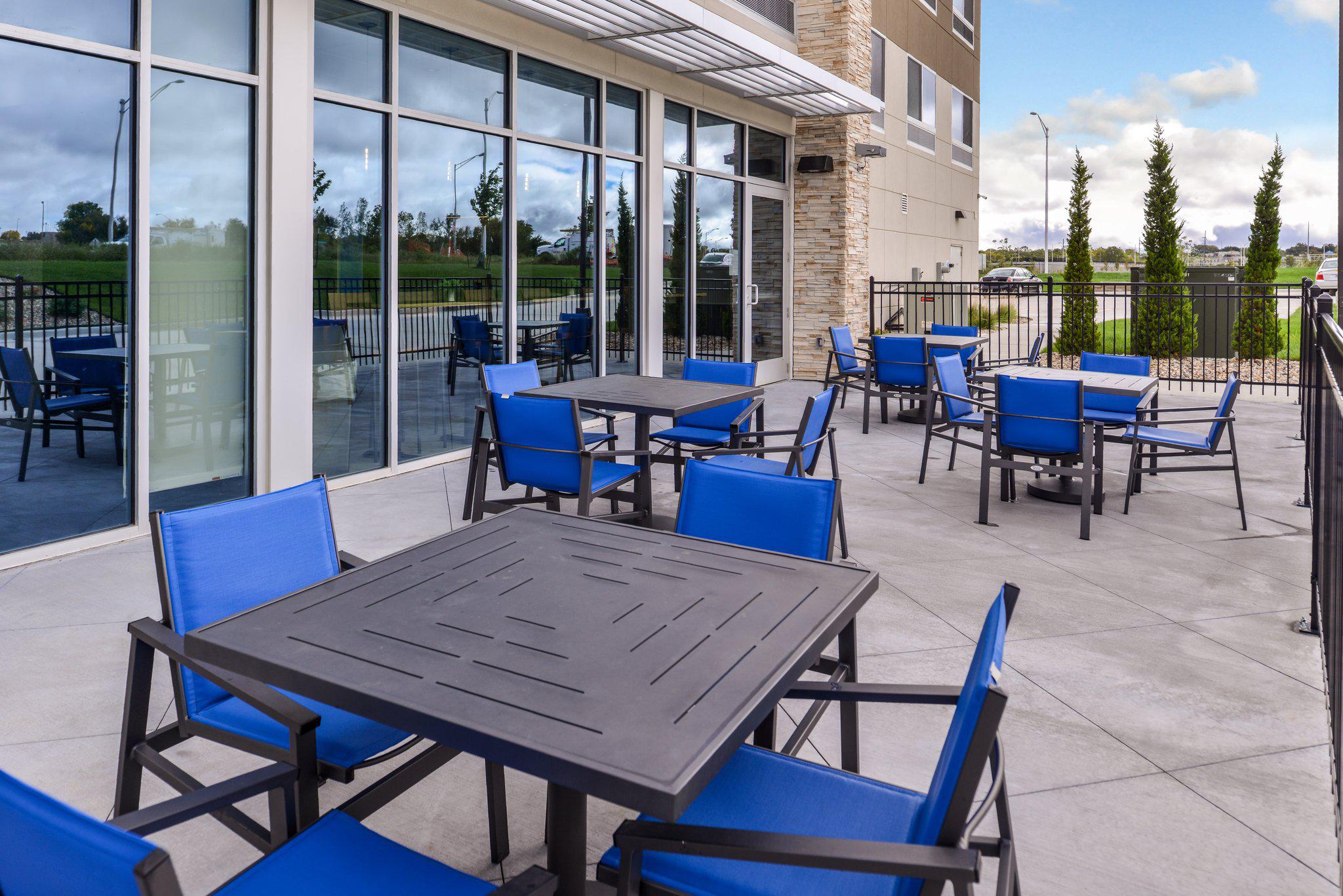 Holiday Inn Express & Suites Lee's Summit - Kansas City Photo