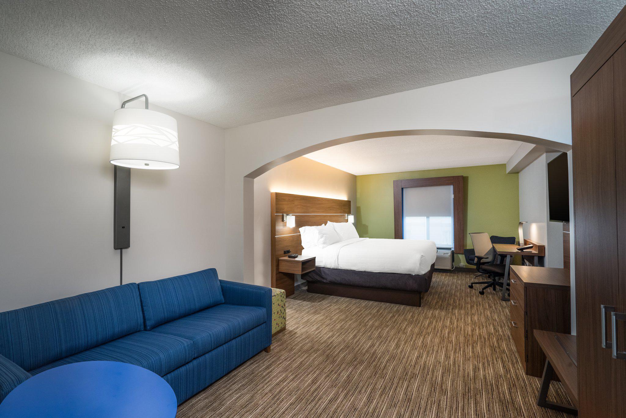 Holiday Inn Express & Suites Louisville East Photo