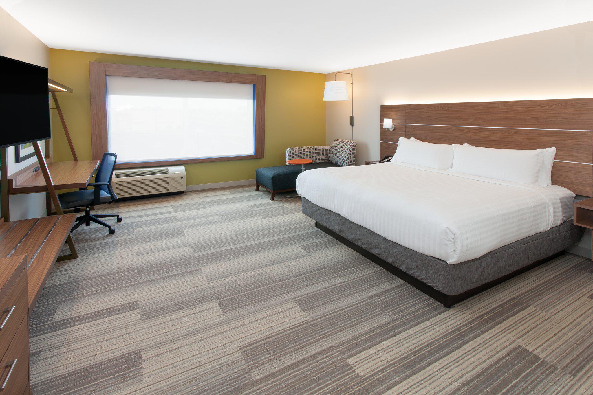 Holiday Inn Express & Suites Sterling Heights-Detroit Area Photo