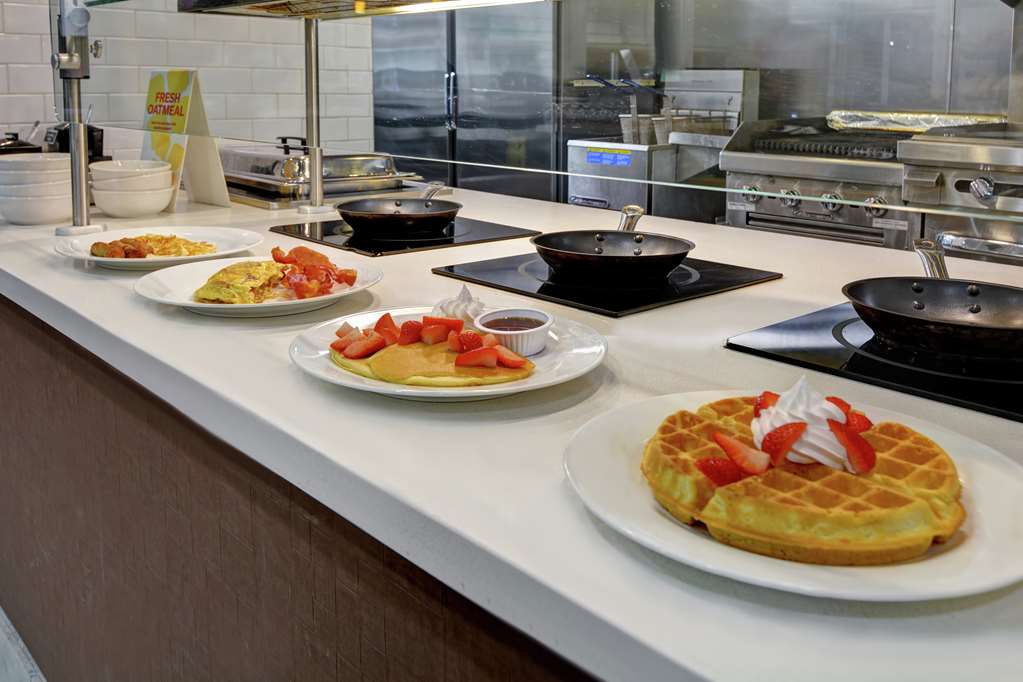 Hilton Garden Inn Fayetteville Image