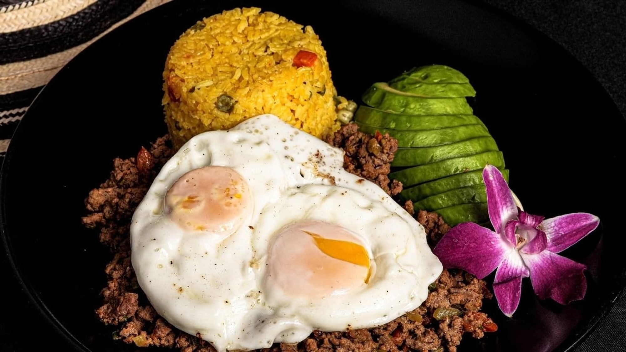 Carne Molida con Dos Huevos