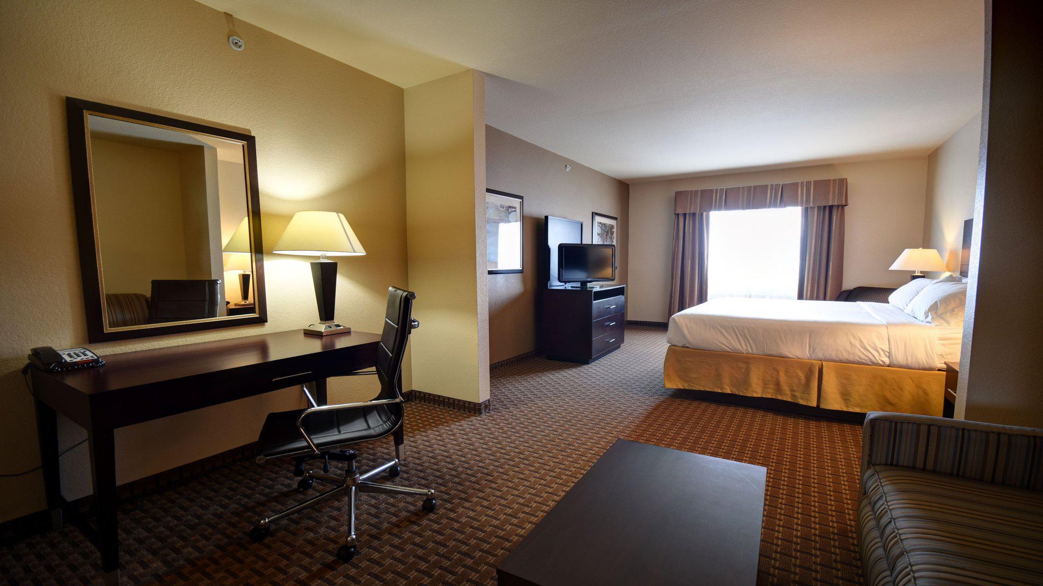 Holiday Inn Express & Suites del Rio Photo