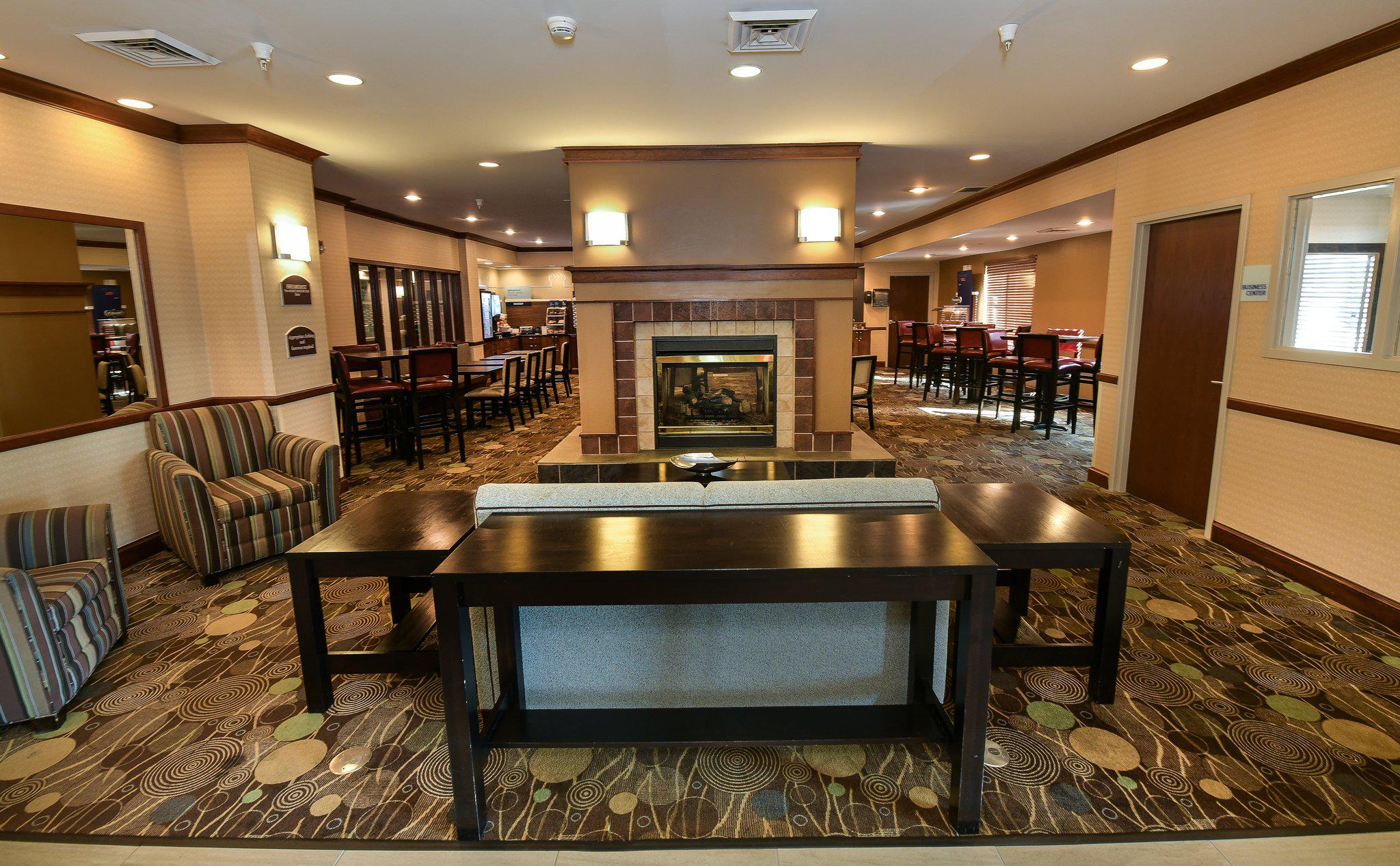 Holiday Inn Express & Suites Grand Forks Photo