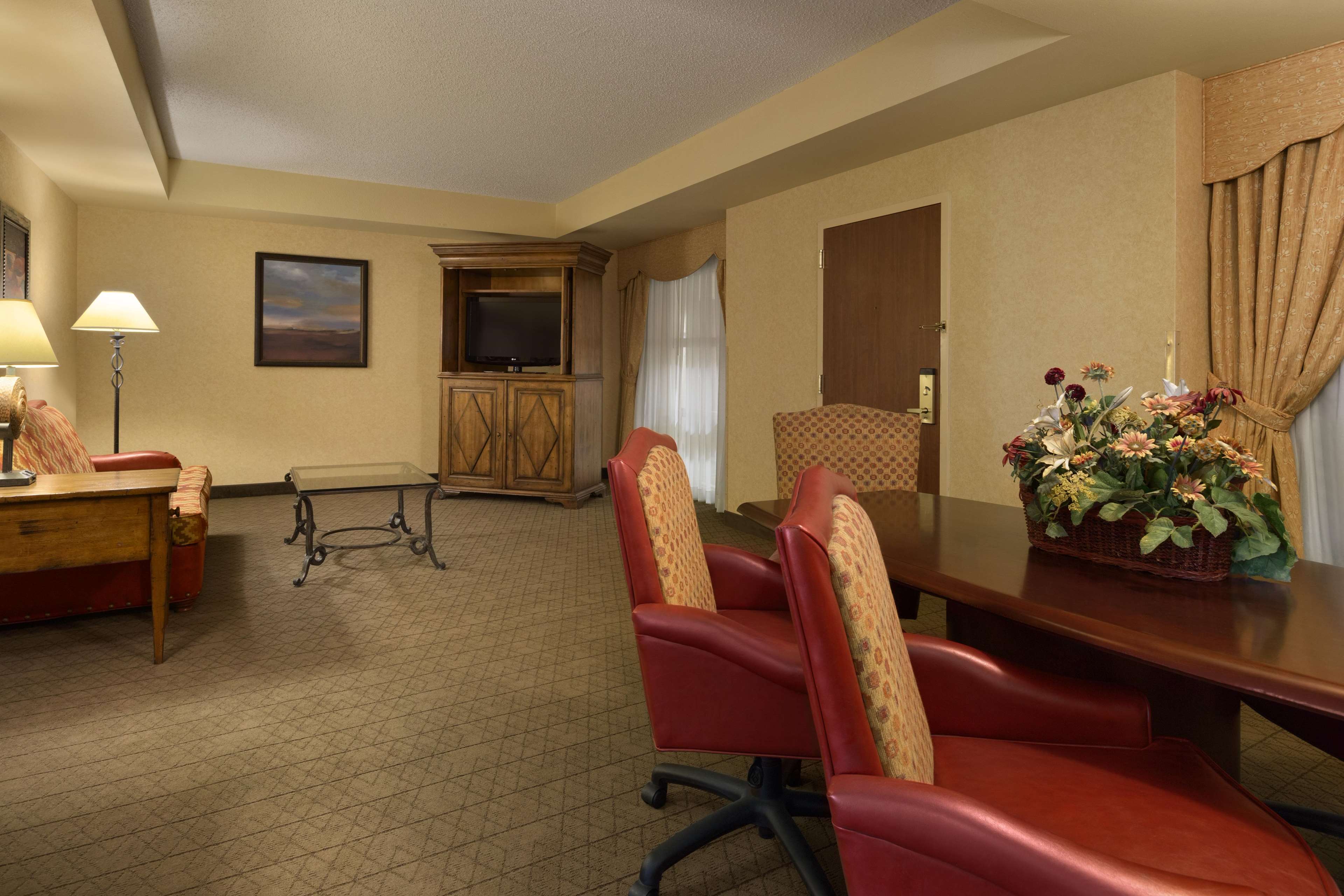 Embassy Suites by Hilton Albuquerque Photo