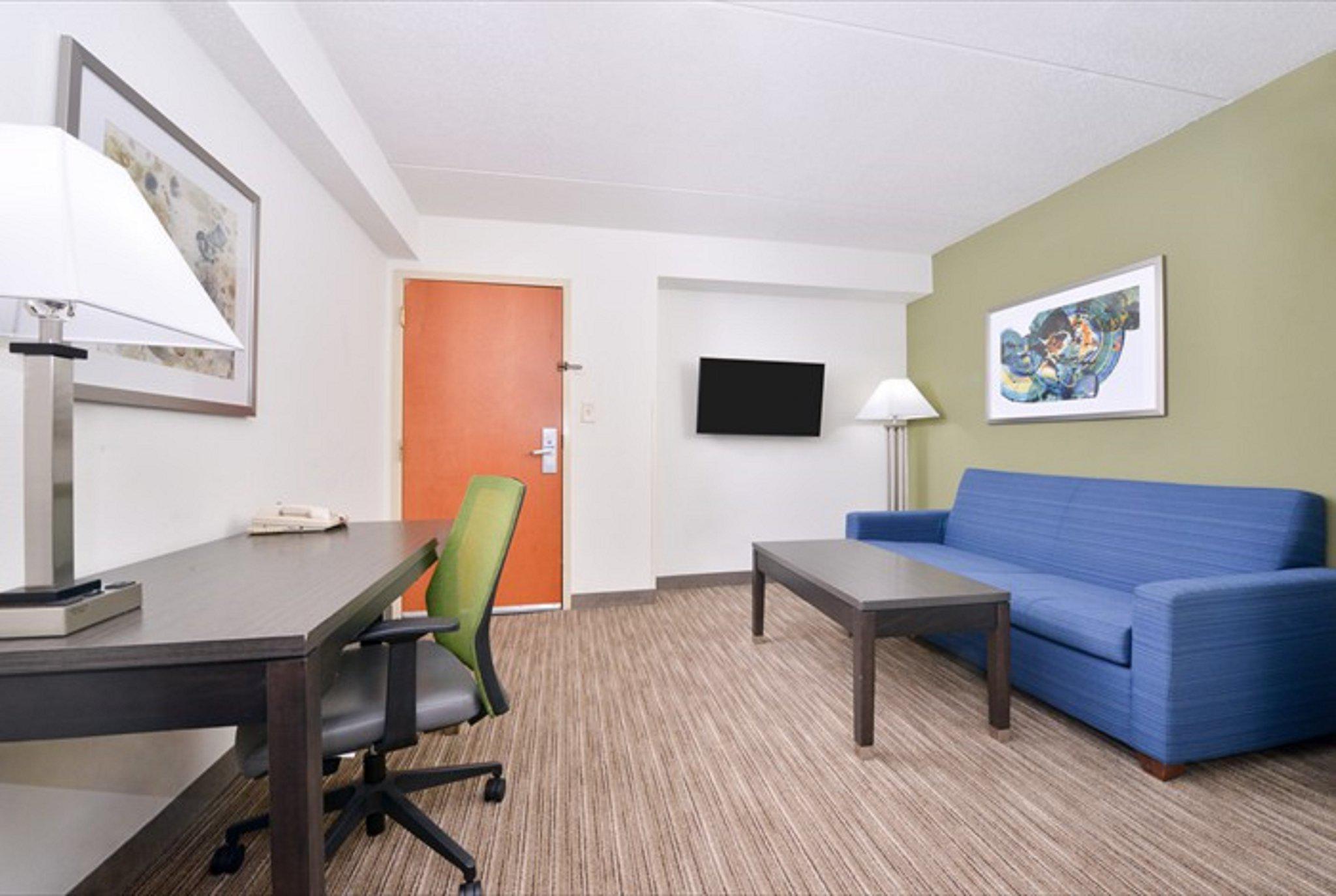 Holiday Inn Express & Suites Mooresville - Lake Norman Photo