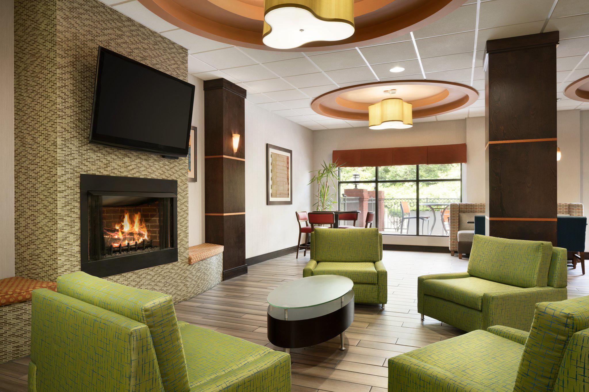 Holiday Inn Express Knoxville-Strawberry Plains Photo