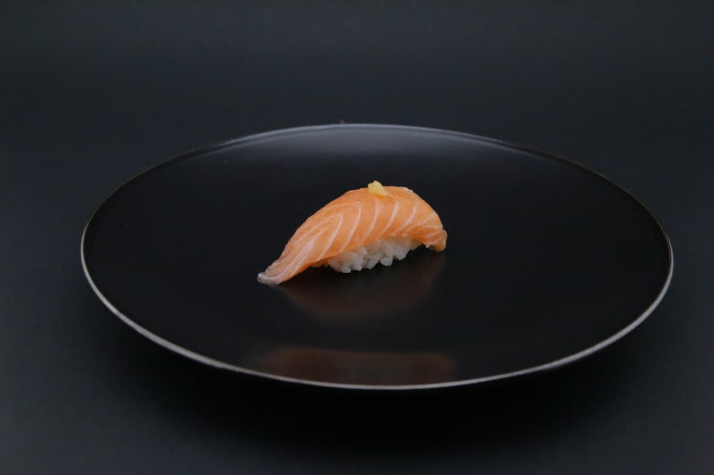 Salmon Nigiri (2pcs)