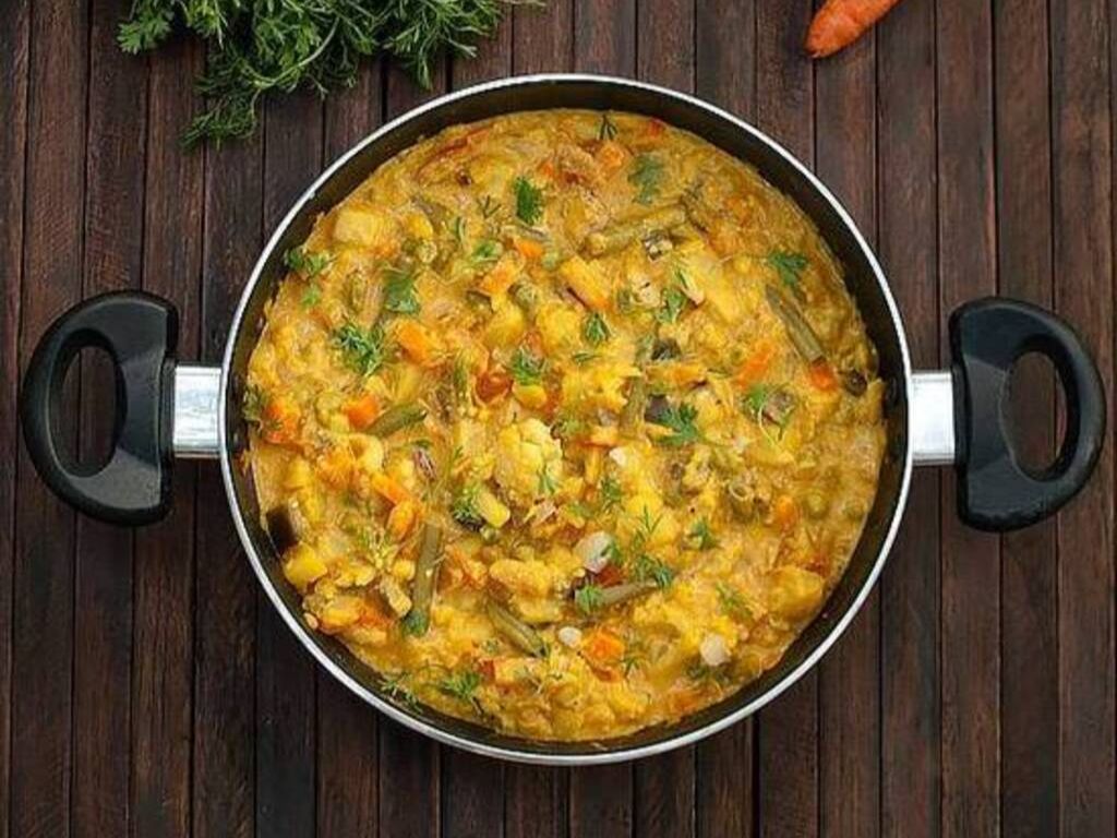 Vegetable Kurma (Medium, Vegan)