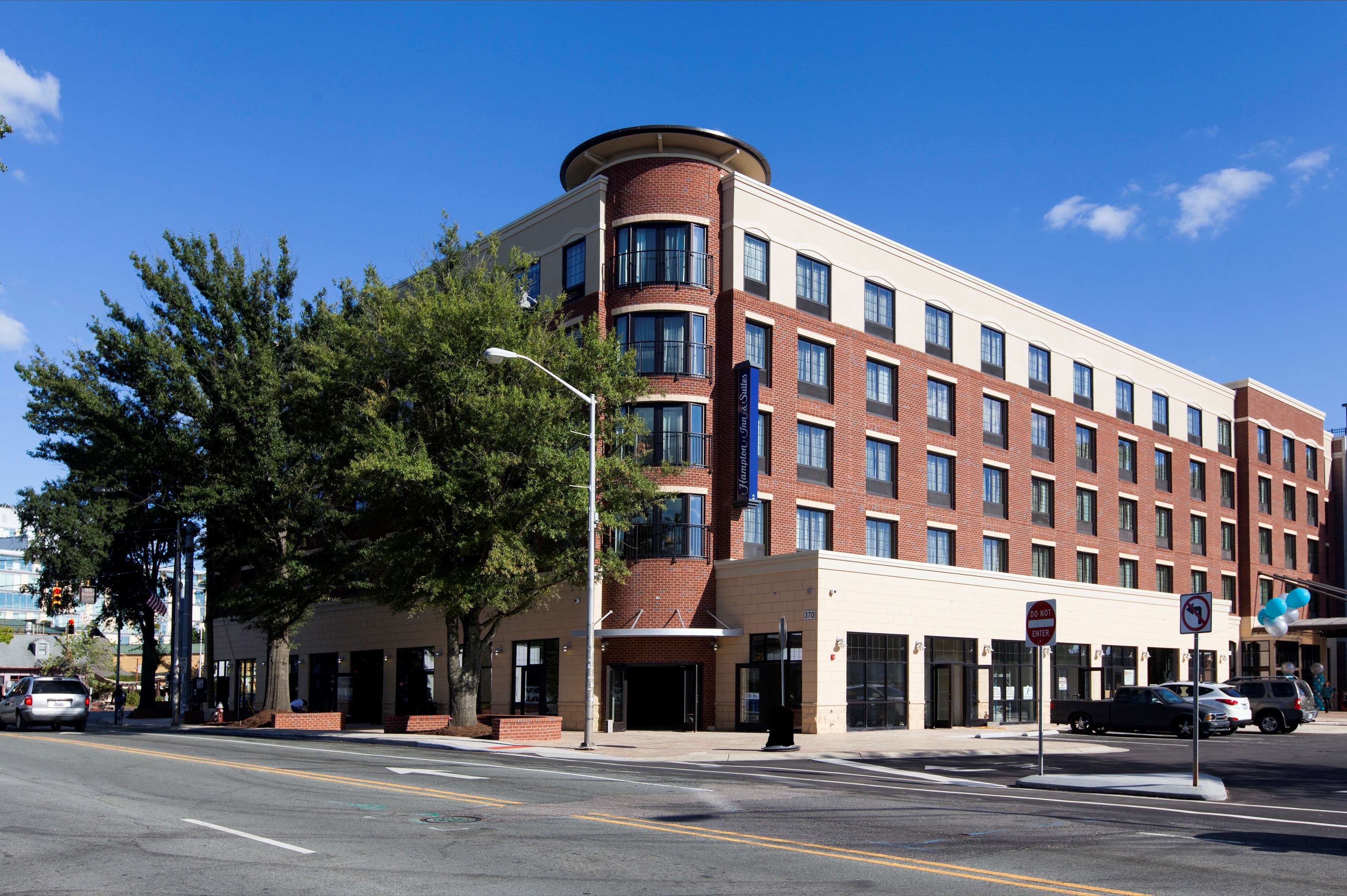 Hampton Inn & Suites Chapel HillCarrboro/Downtown, 370 East Main Street, Unit 100, Carrboro, NC