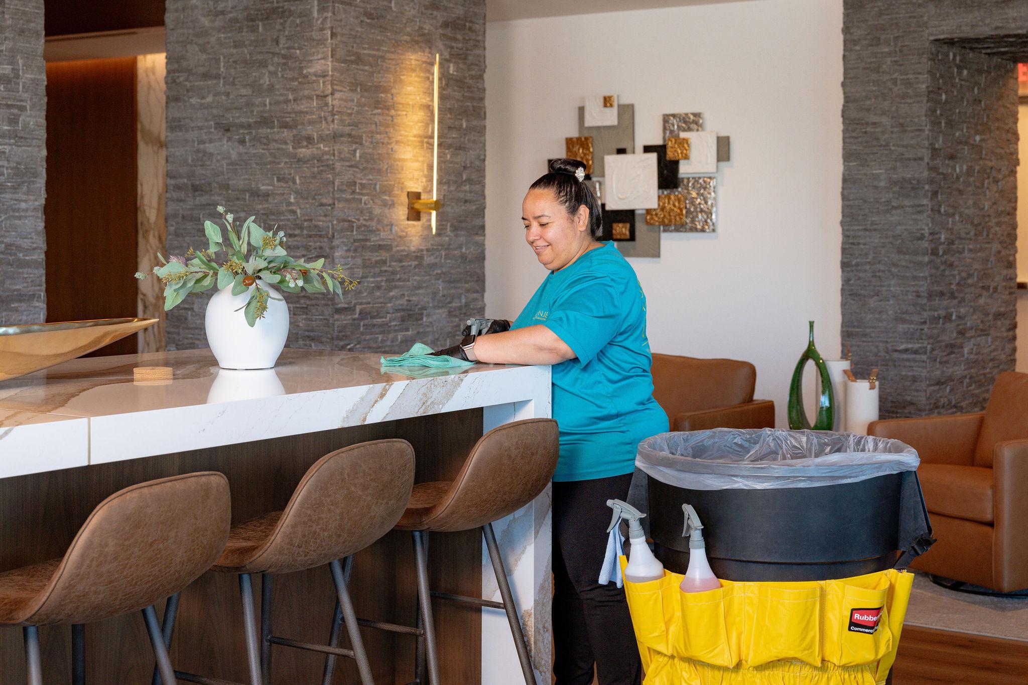 Oranje Commercial Janitorial in Phoenix Image