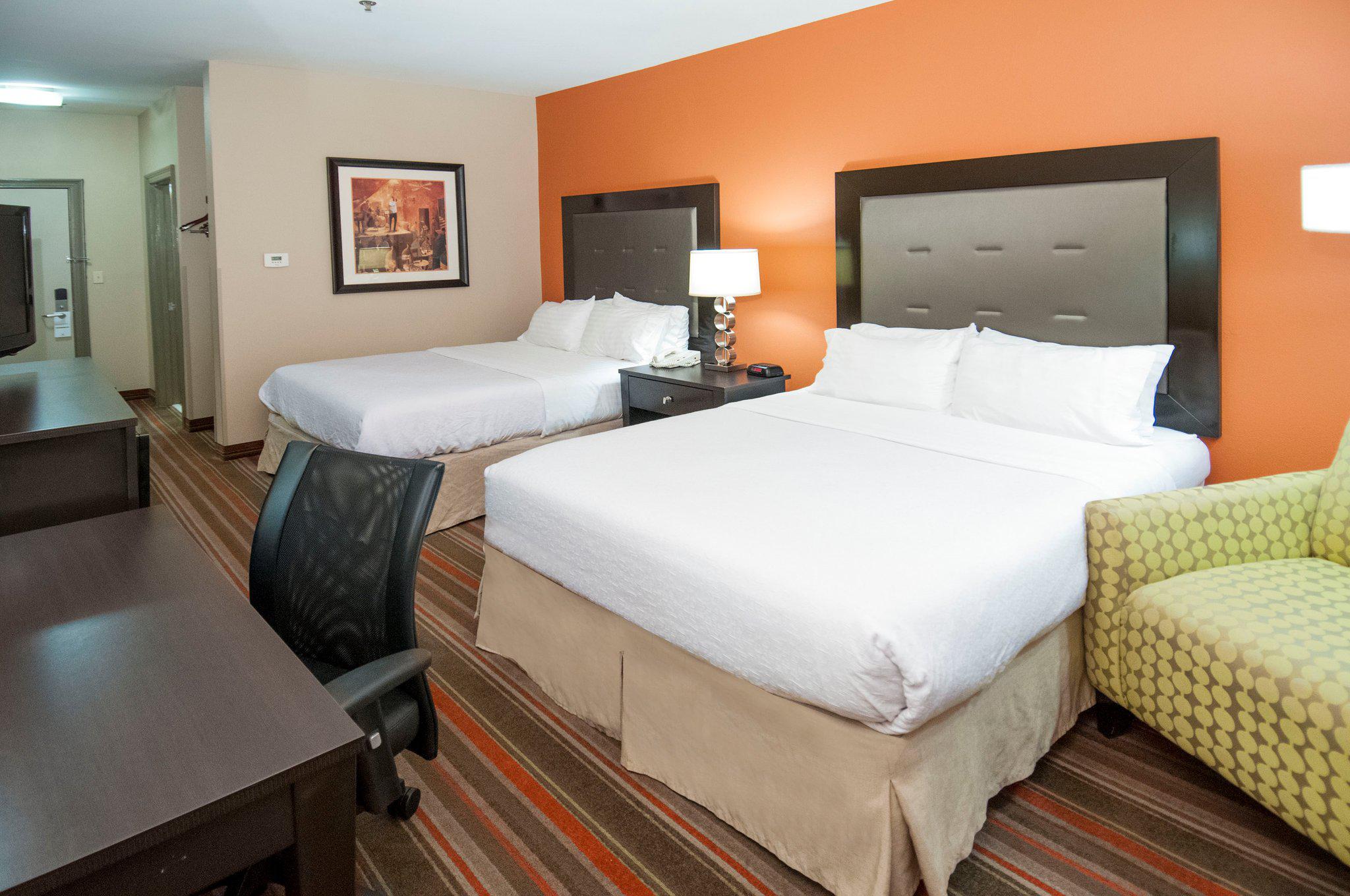 Holiday Inn & Suites Opelousas Photo