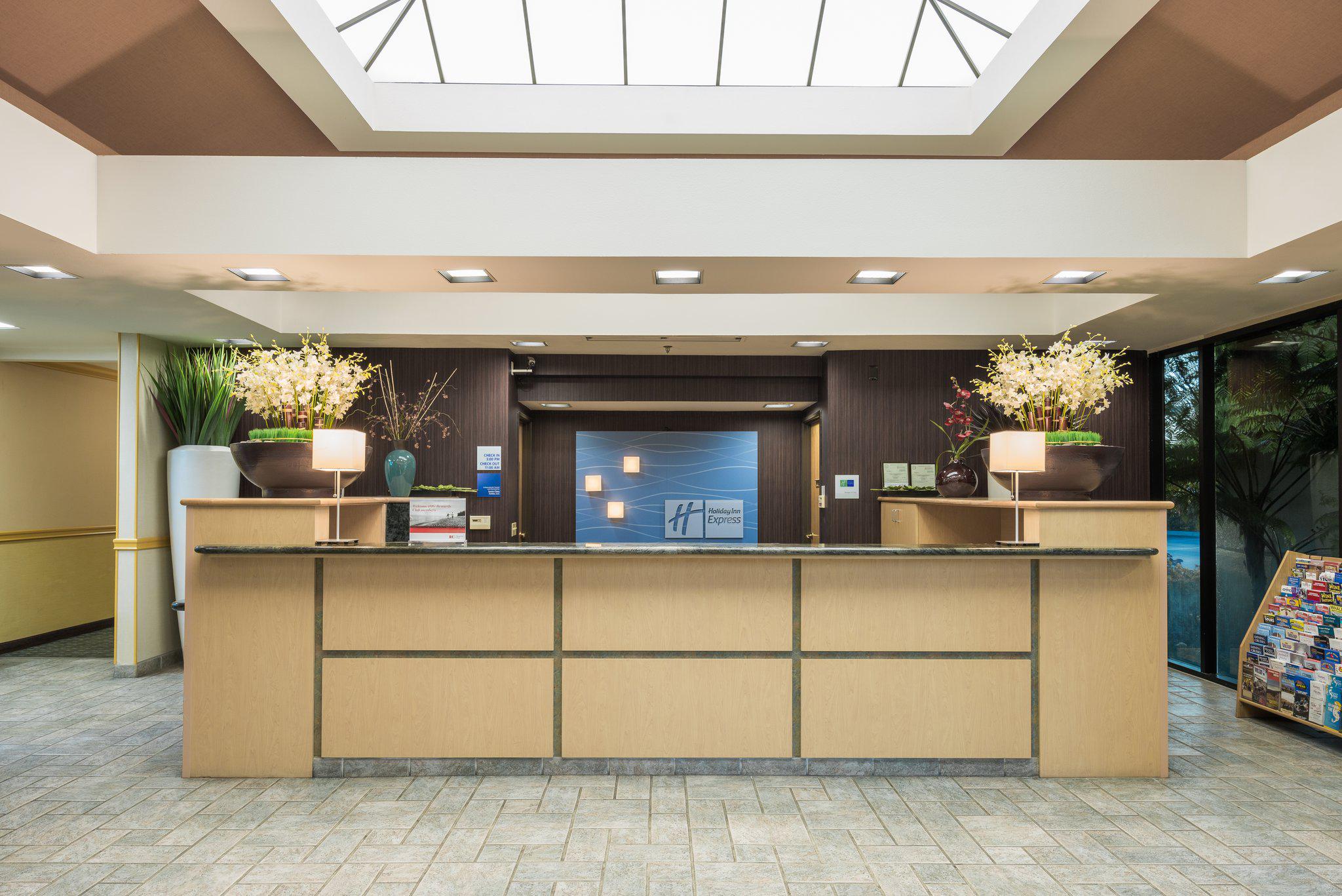 Holiday Inn Express & Suites Santa Clara - Silicon Valley Photo