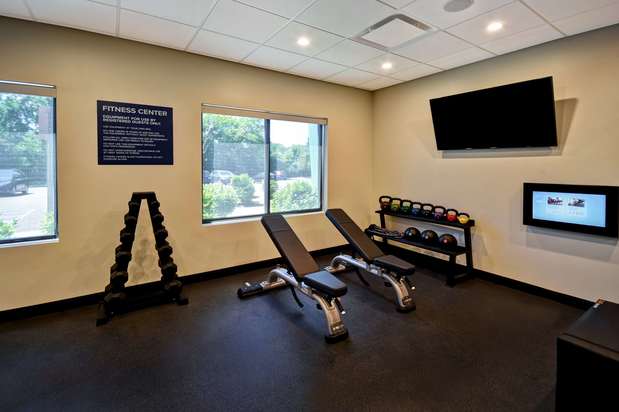 Images Tru by Hilton Sterling Heights Detroit