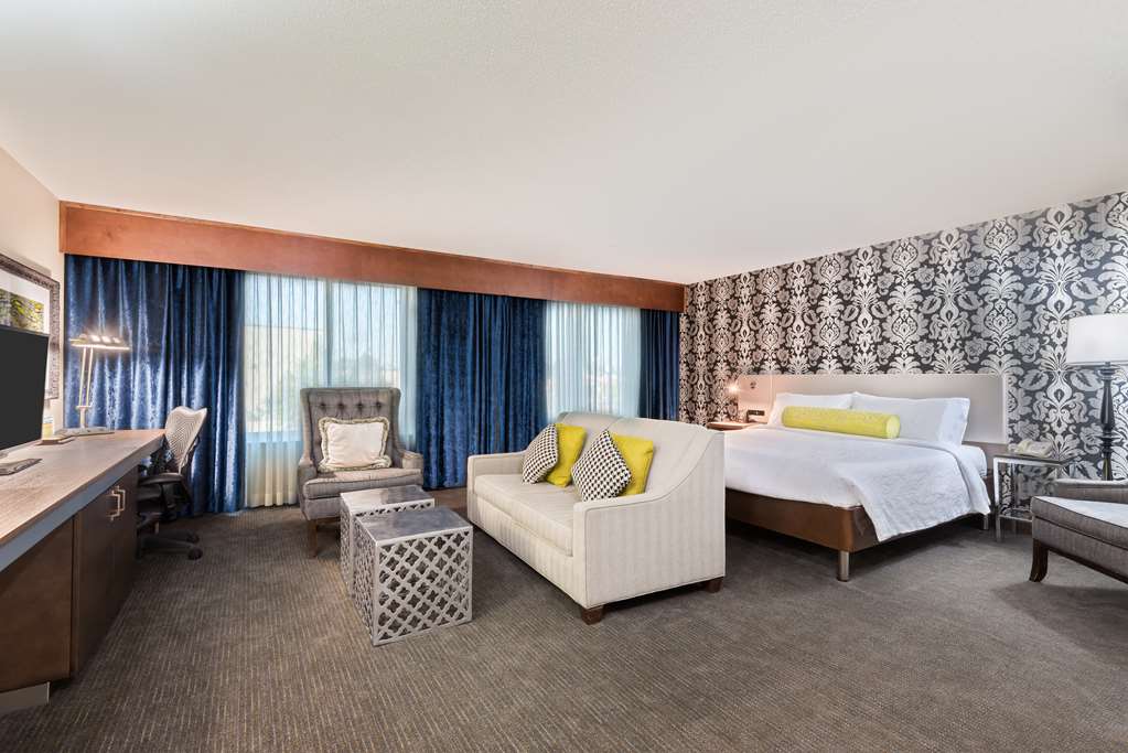 Hilton Garden Inn Westbury Image