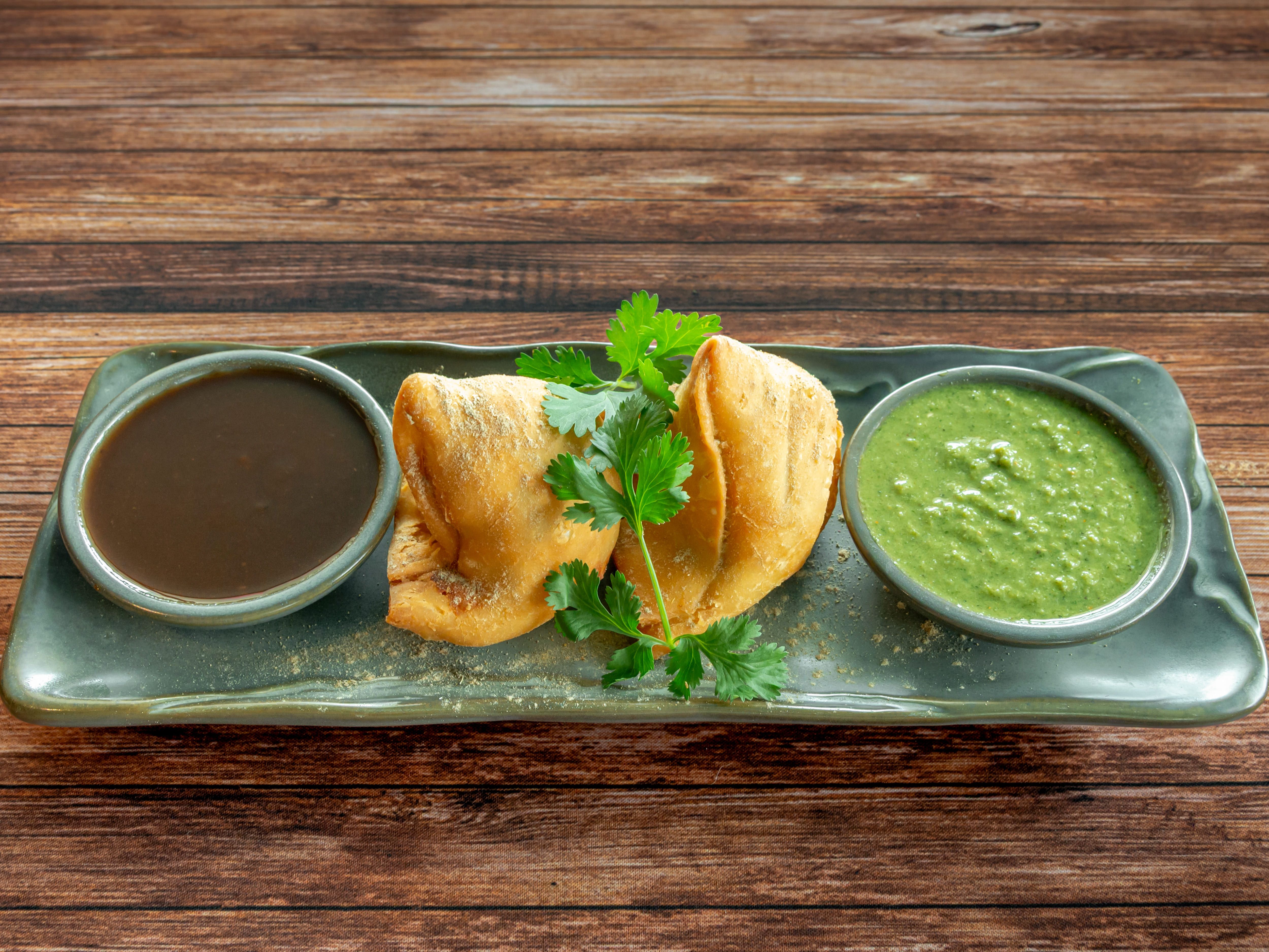 VEG SAMOSA (2 PCS)