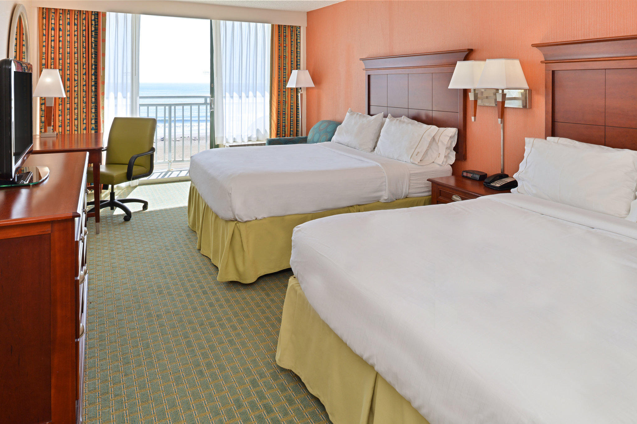 Holiday Inn Express & Suites VA Beach Oceanfront Photo