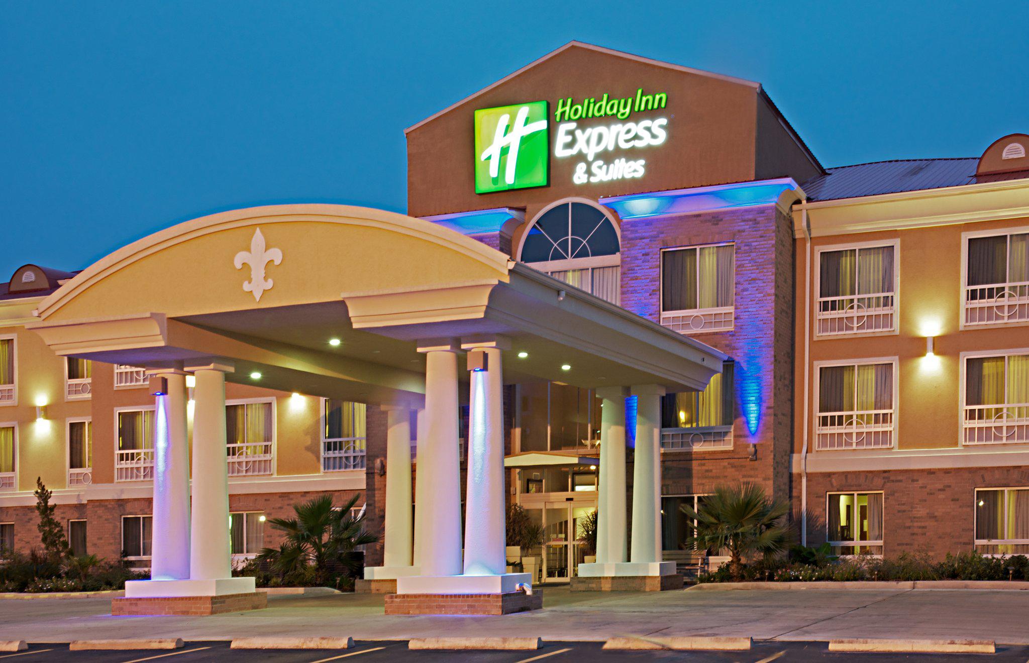 Holiday Inn Express & Suites Alexandria Photo