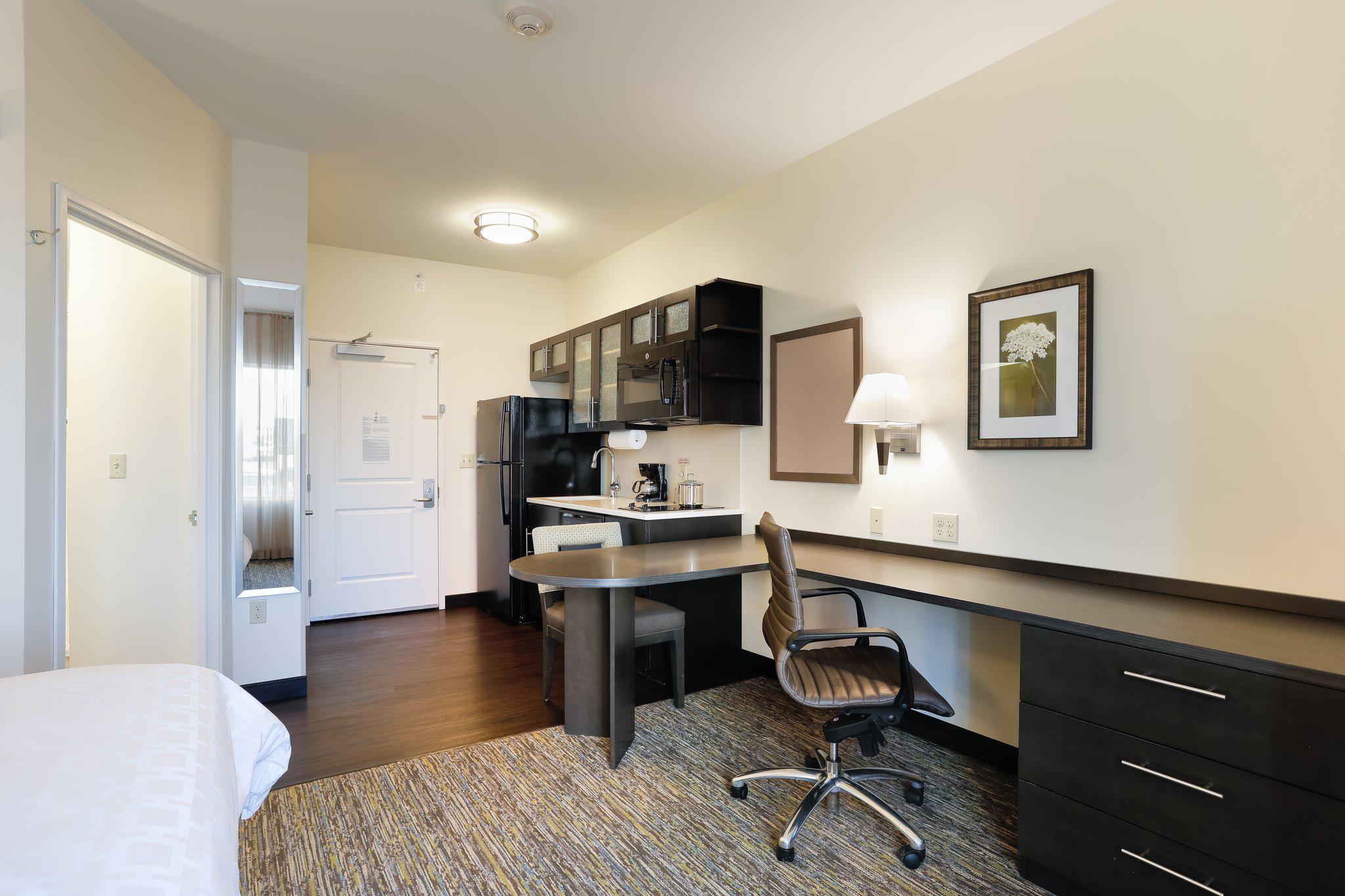 Candlewood Suites Lenexa - Overland Park Area Photo