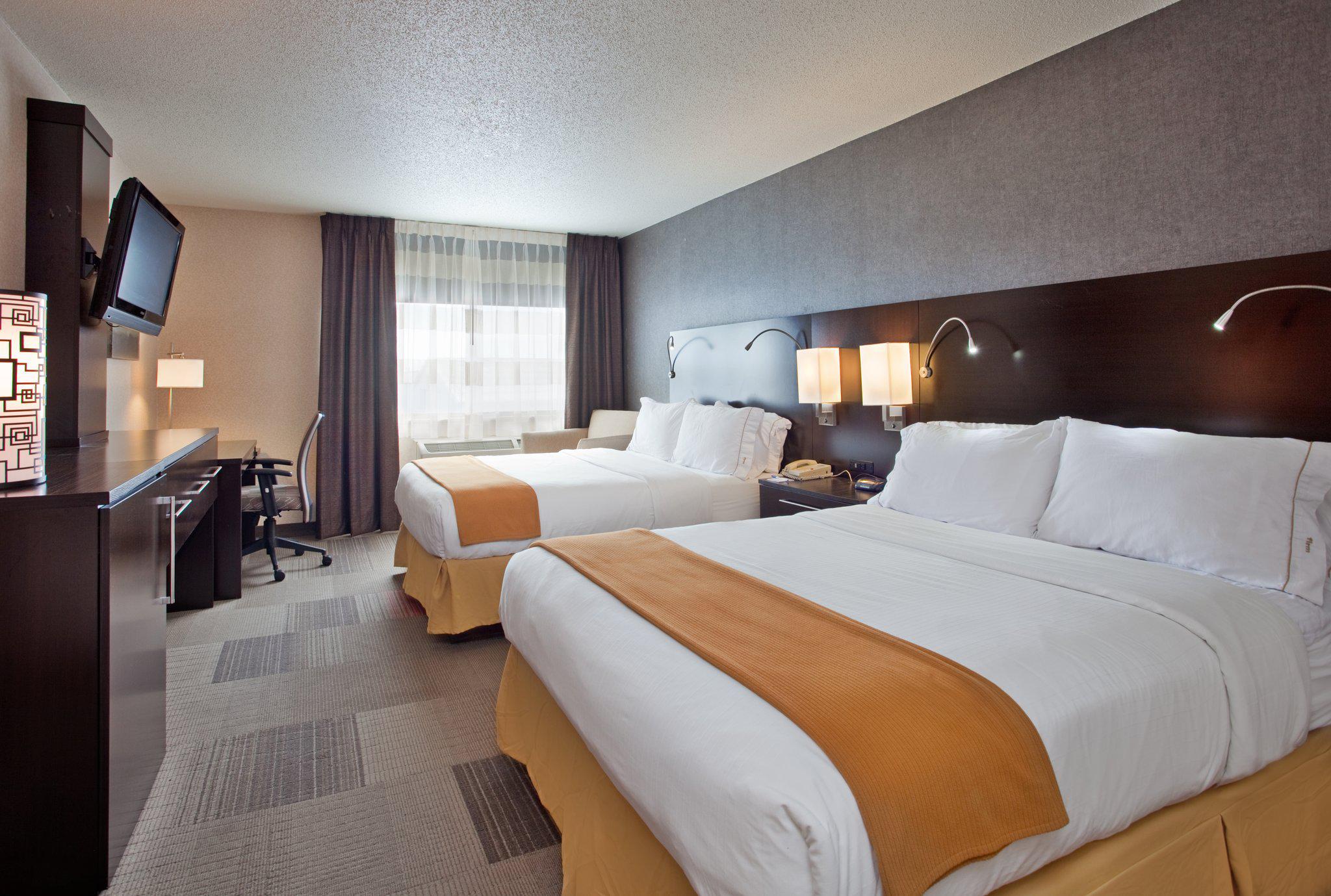 Holiday Inn Express & Suites Beatrice Photo