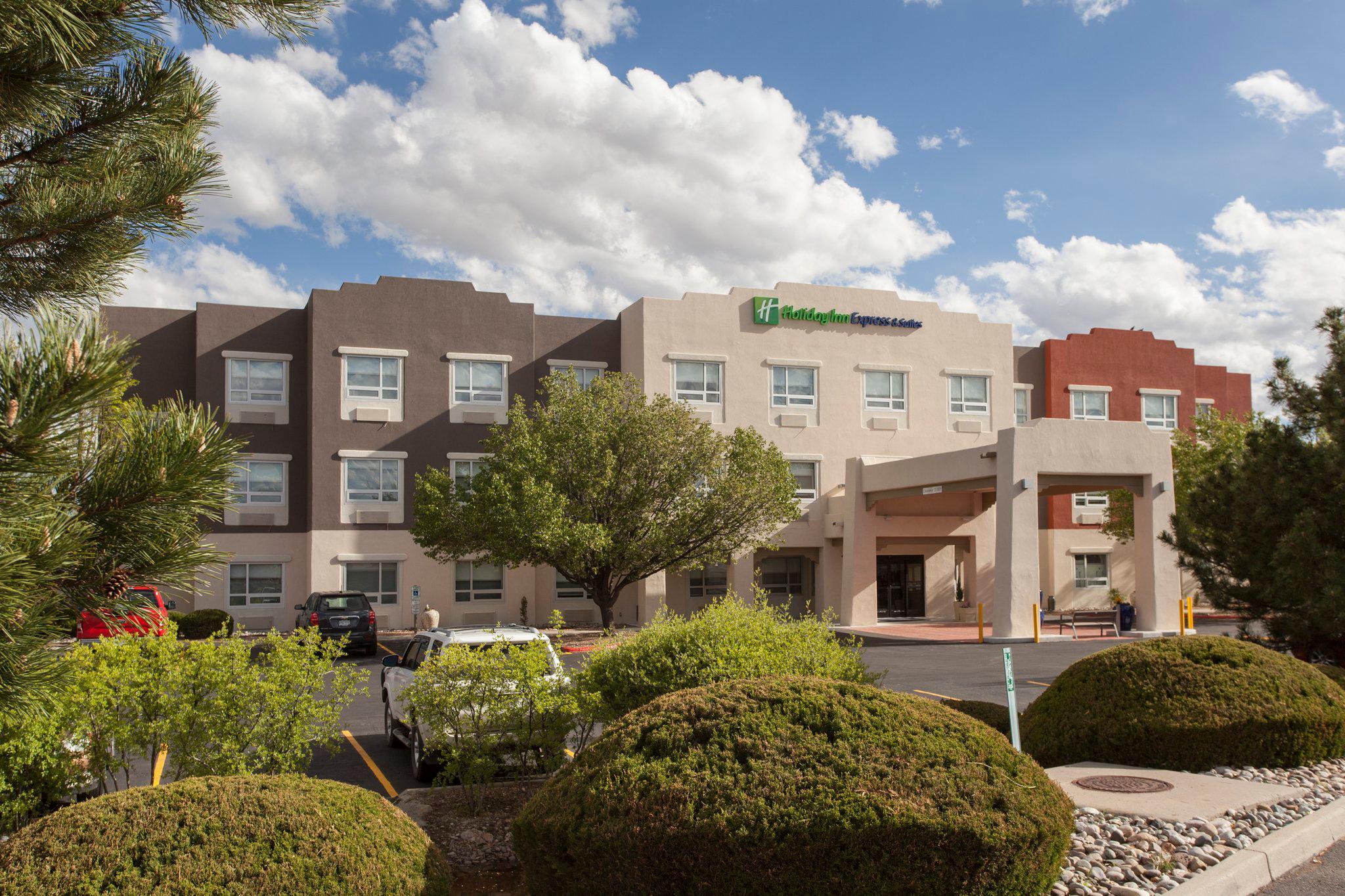 Holiday Inn Express & Suites Santa Fe Photo