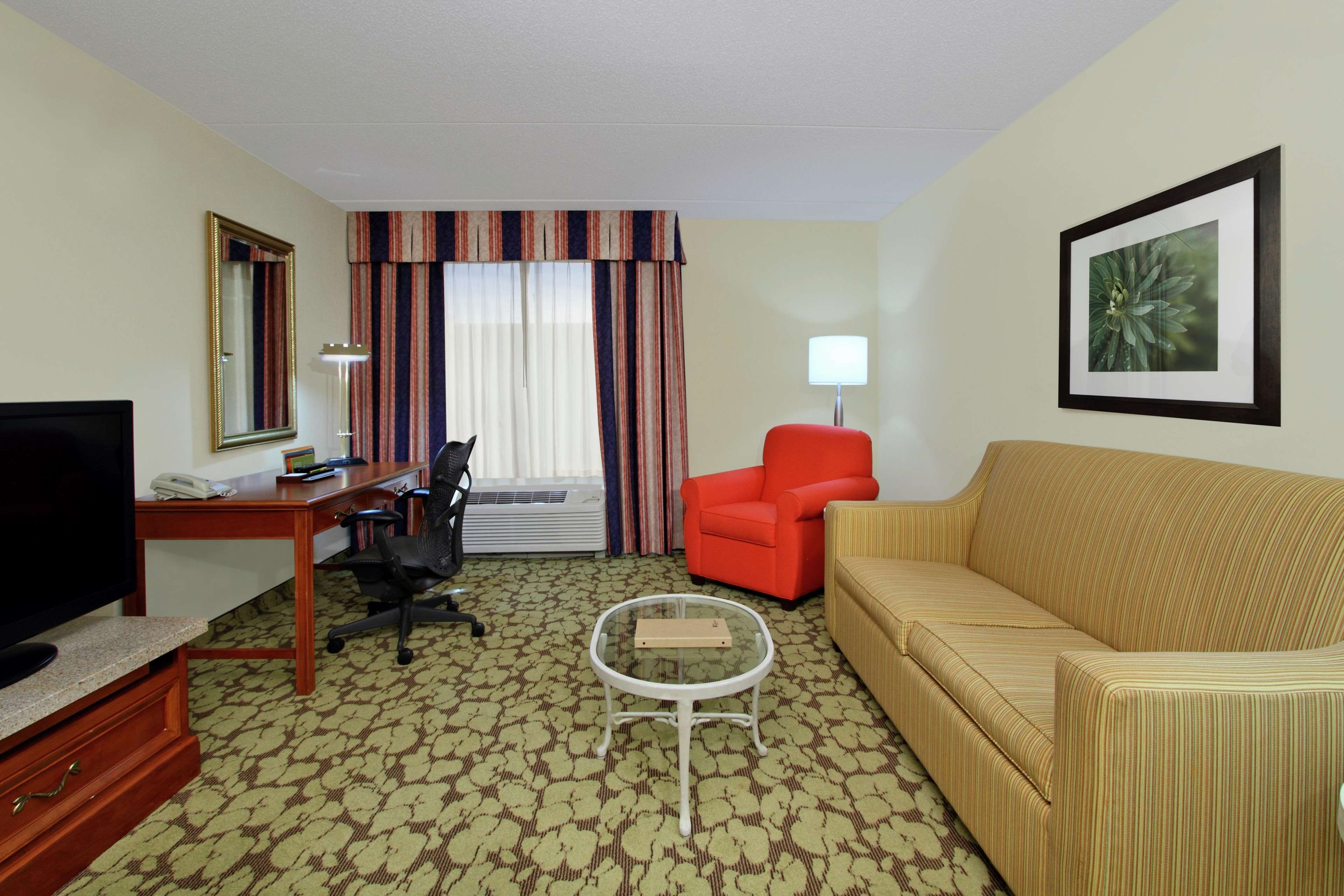 Hilton Garden Inn Chesapeake/Greenbrier Photo