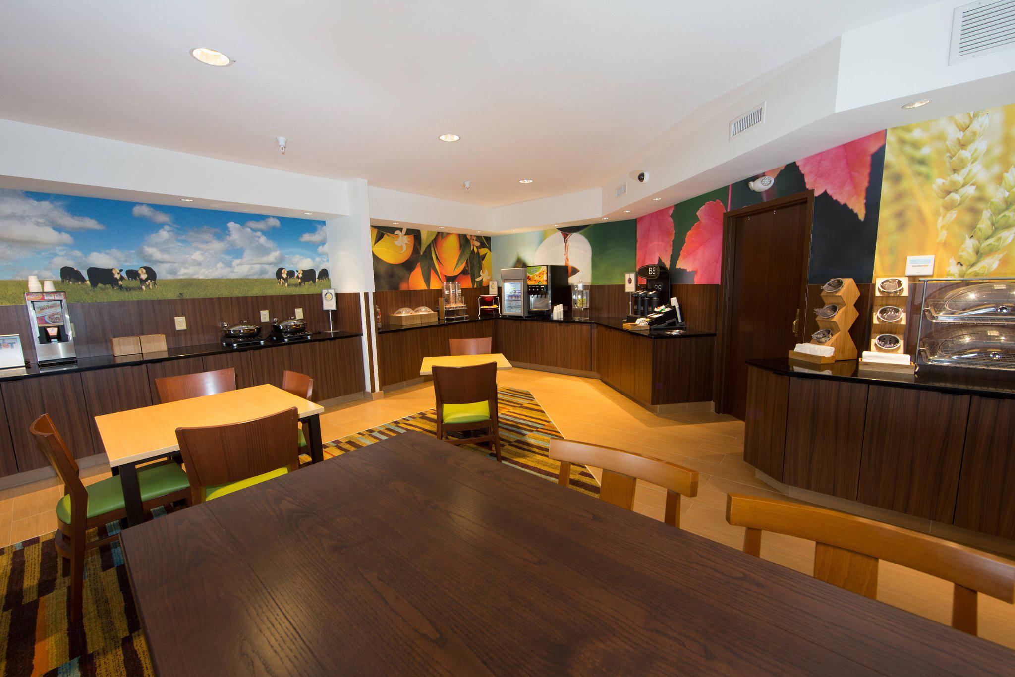 Fairfield Inn & Suites by Marriott Burlington Photo