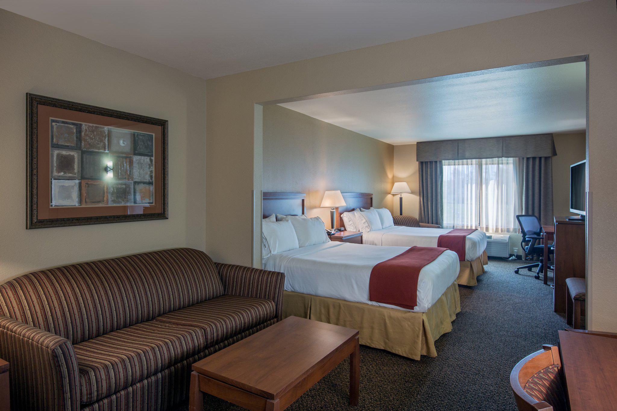 Holiday Inn Express & Suites Lewisburg Photo