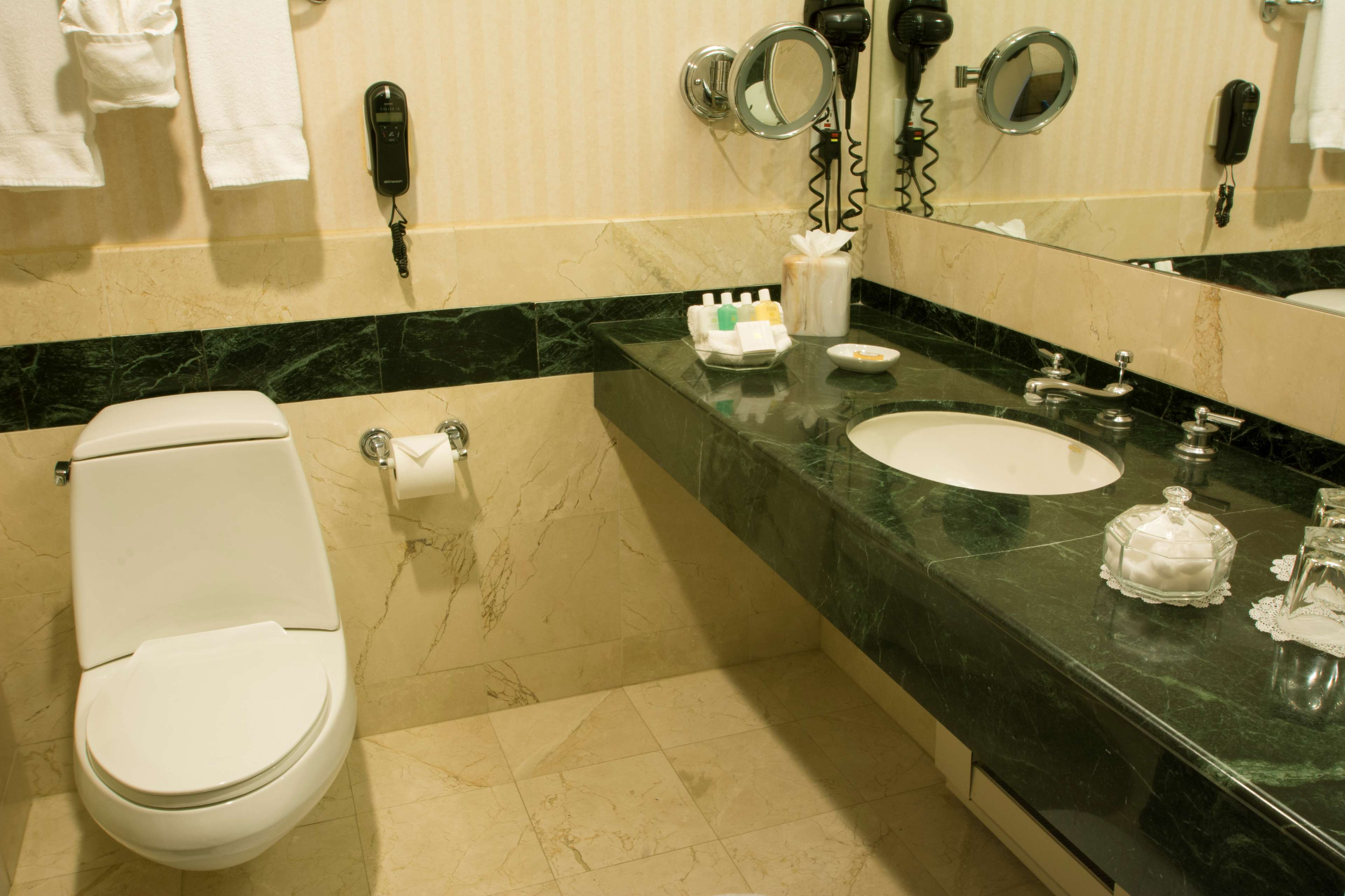 Inn at Great Neck, BW Premier Collection Photo