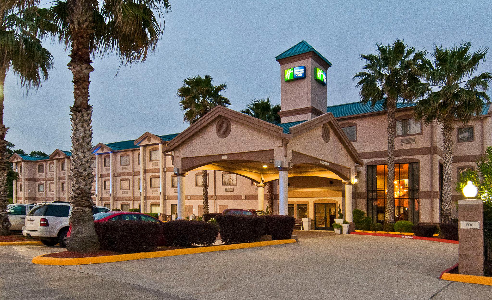 Holiday Inn Express & Suites Lake Charles Photo