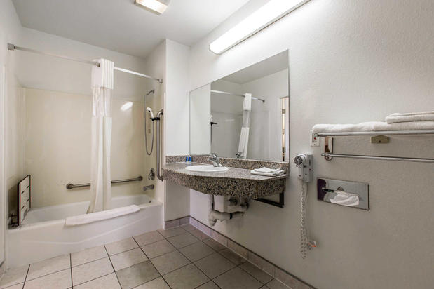 Images Rodeway Inn Beaumont I-10