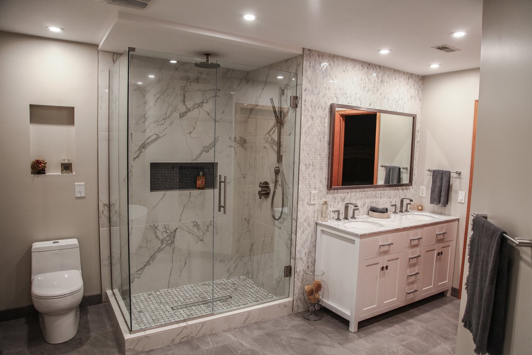 Hopkins Glass and Shower Door LLC Photo