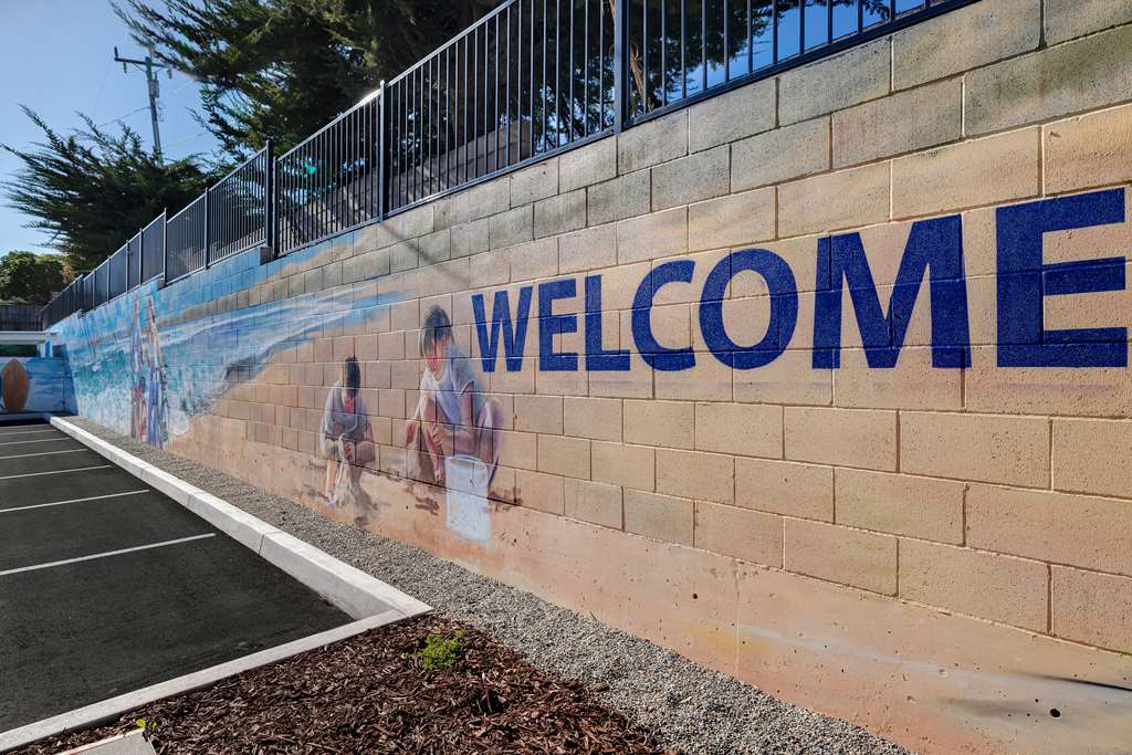 Hampton Inn & Suites Marina Image