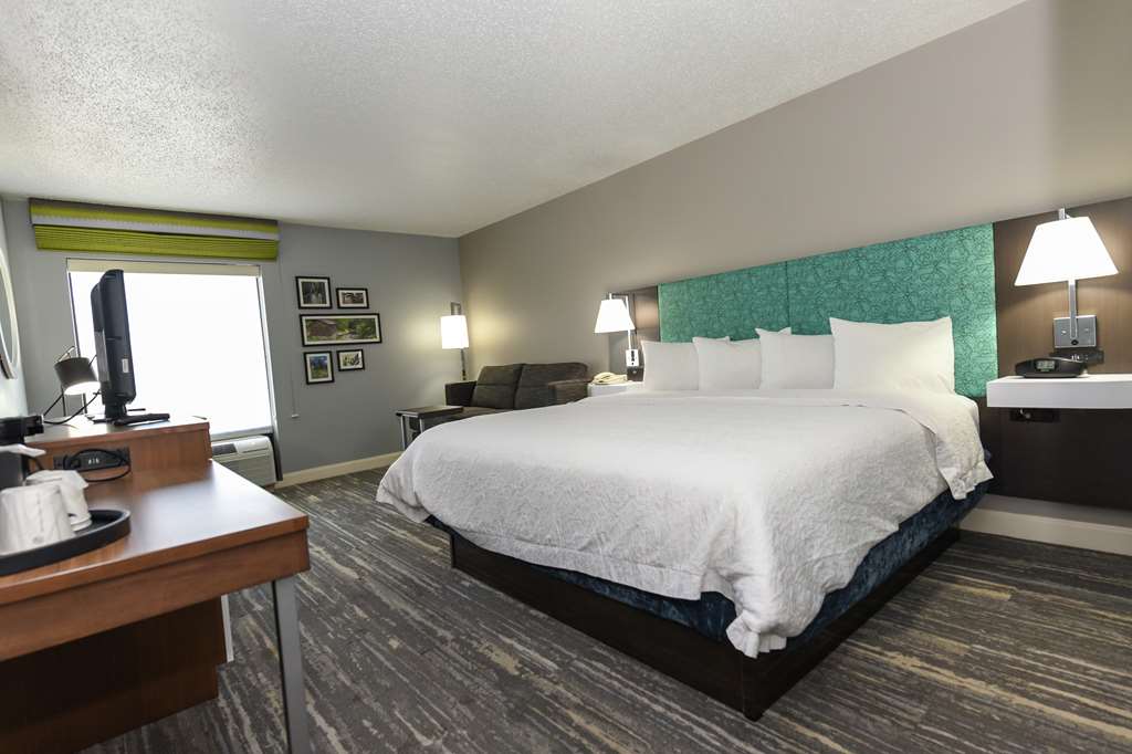 Hampton Inn Youngstown-North Image