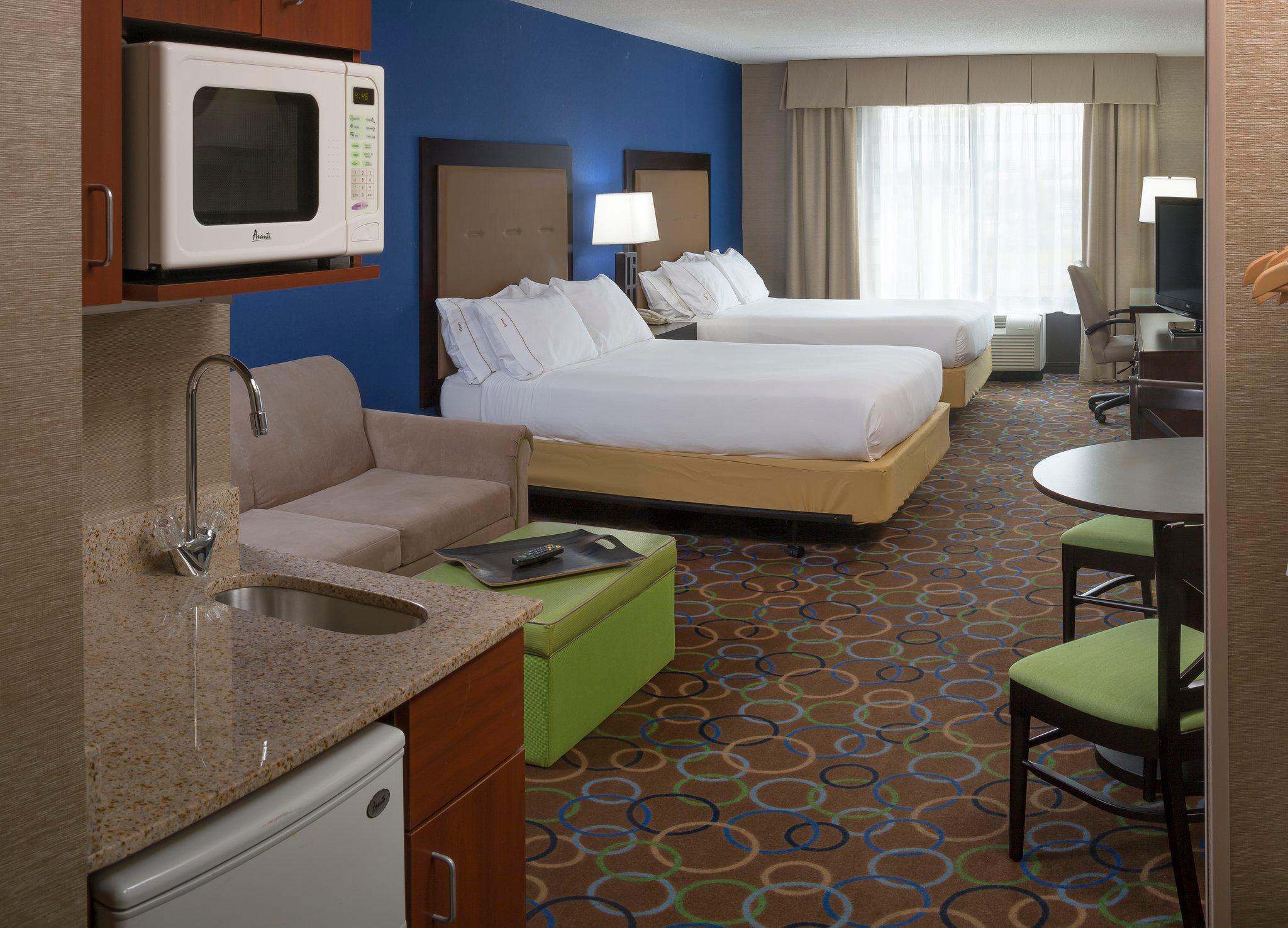 Holiday Inn Express & Suites Manchester-Airport Photo
