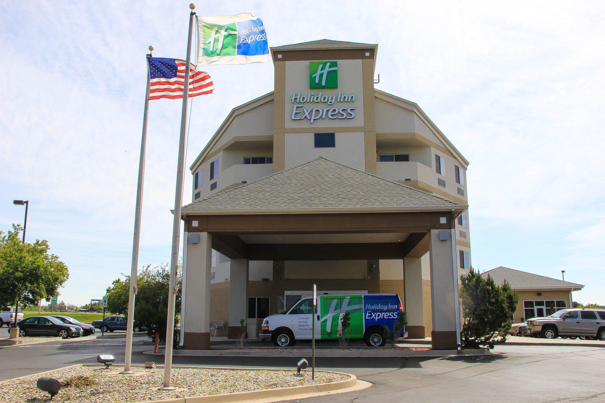 Holiday Inn Express & Suites Colorado Springs Airport Photo