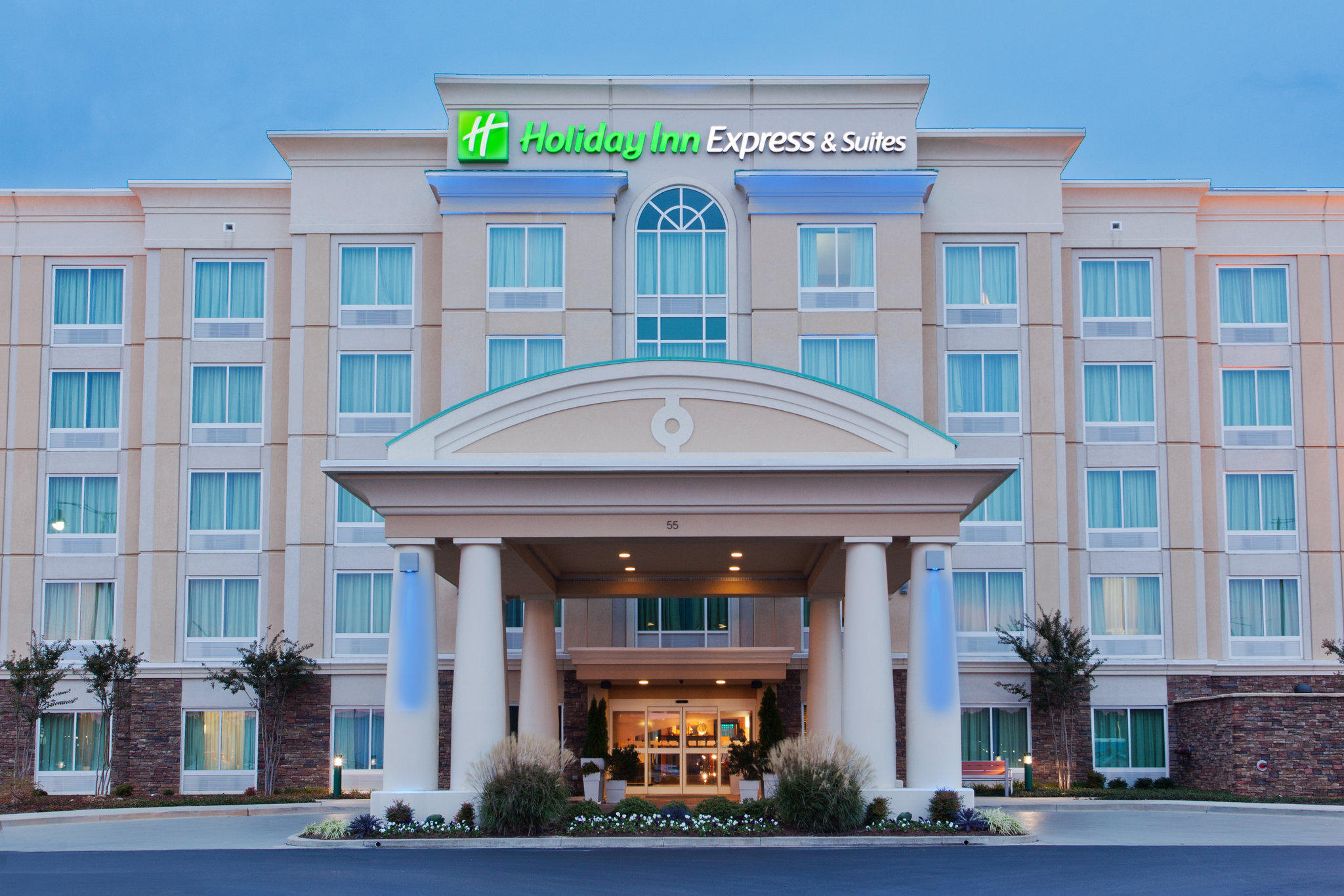 Holiday Inn Express & Suites Jackson Northeast Photo