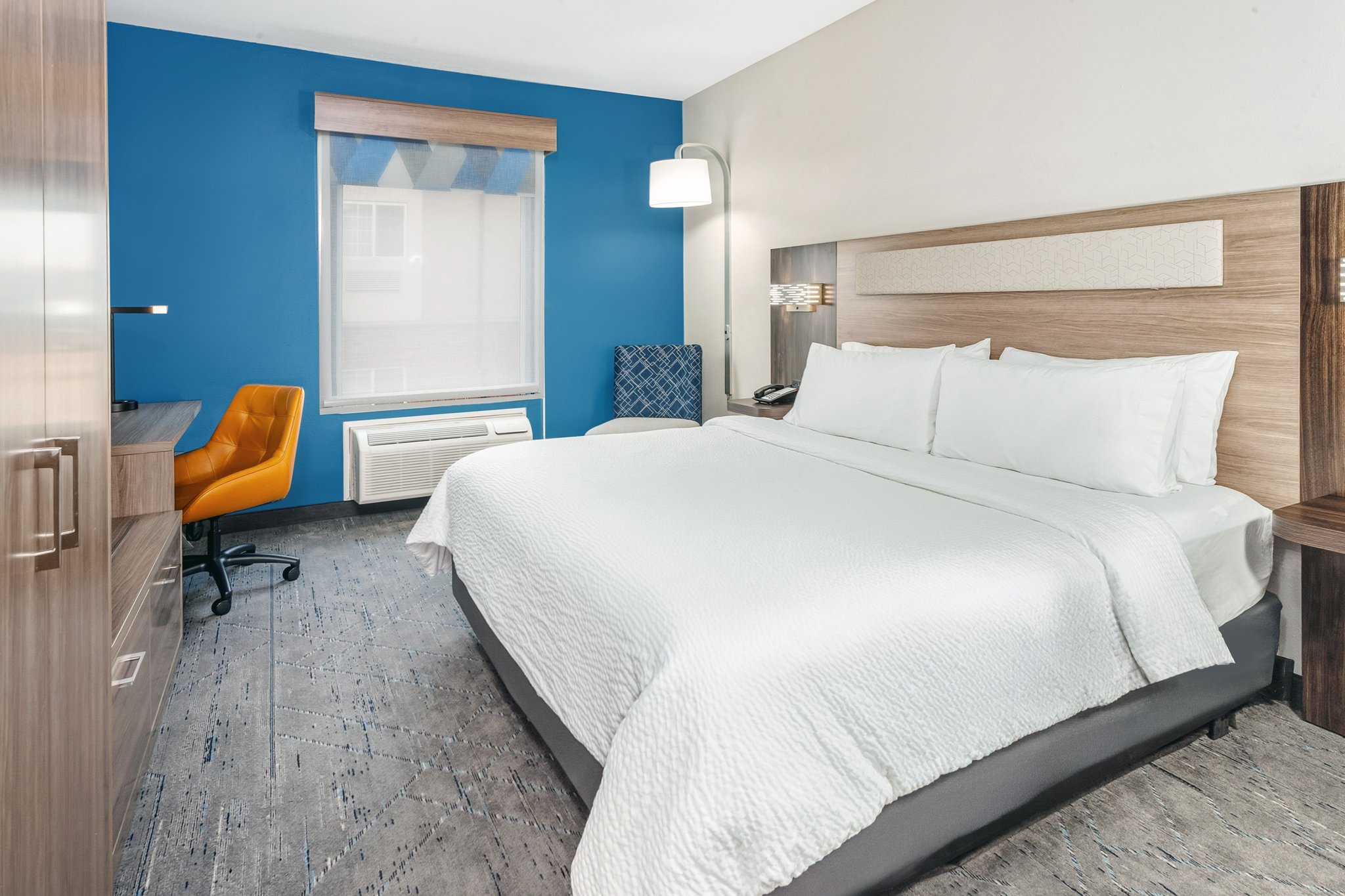 Holiday Inn Express & Suites Bloomington - Normal by IHG Image