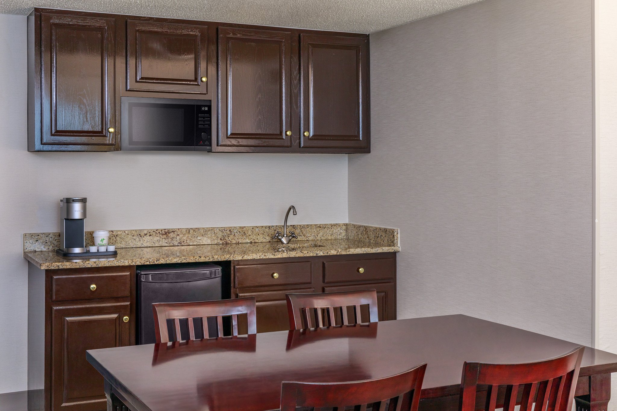 Holiday Inn & Suites Boston-Peabody by IHG Image