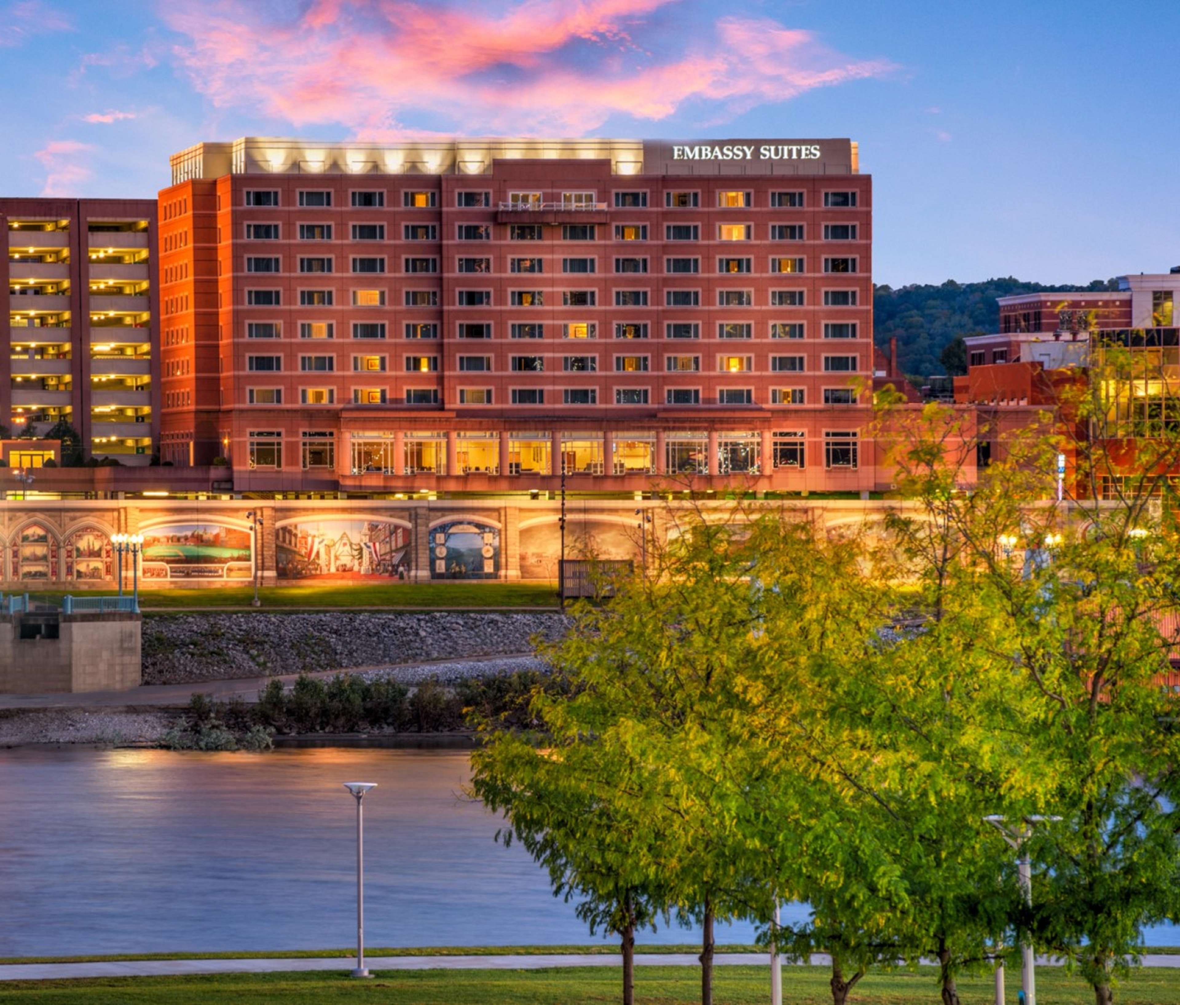 Embassy Suites by Hilton Cincinnati RiverCenter Photo