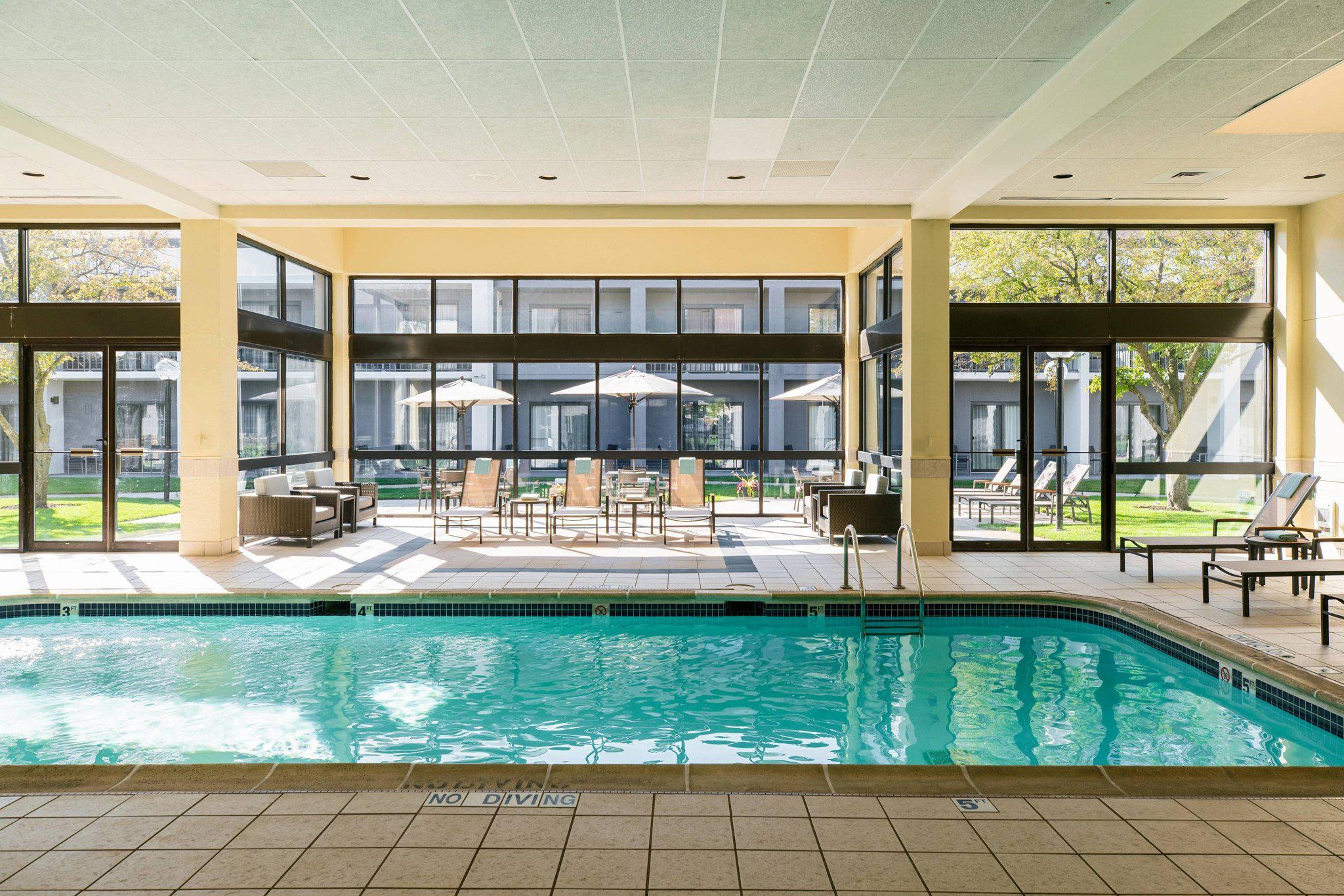 Courtyard by Marriott Chicago Naperville Photo