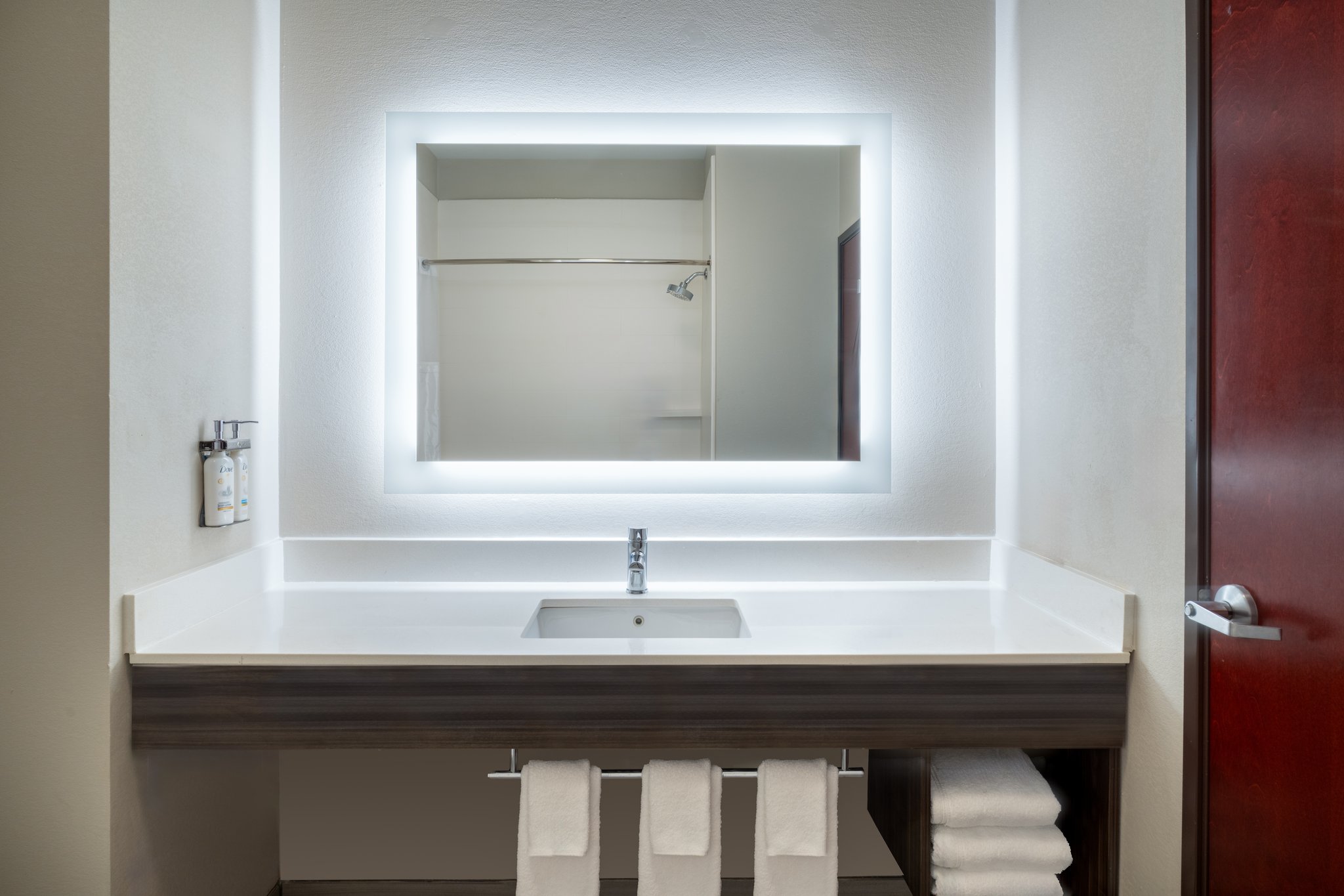 Holiday Inn Express & Suites Pratt by IHG Image