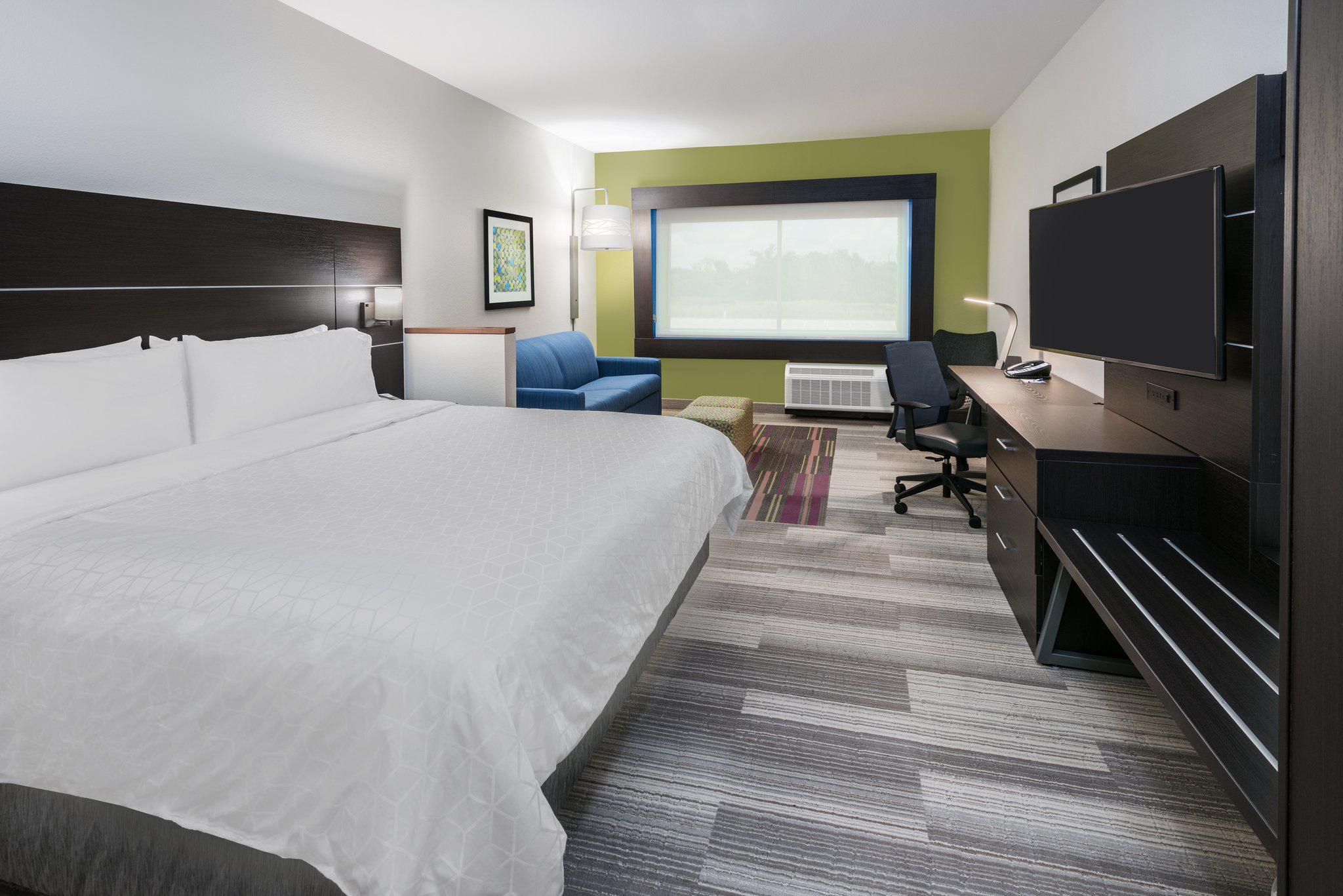 Holiday Inn Express & Suites Bryan - College Station Photo