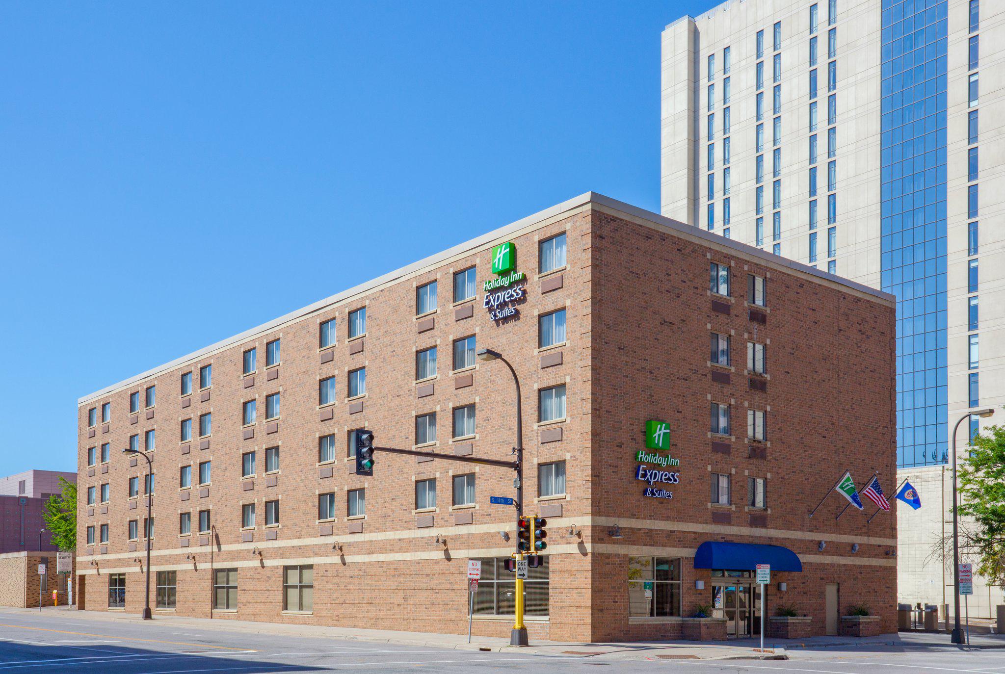 Holiday Inn Express & Suites Minneapolis-Dwtn (Conv Ctr) Photo