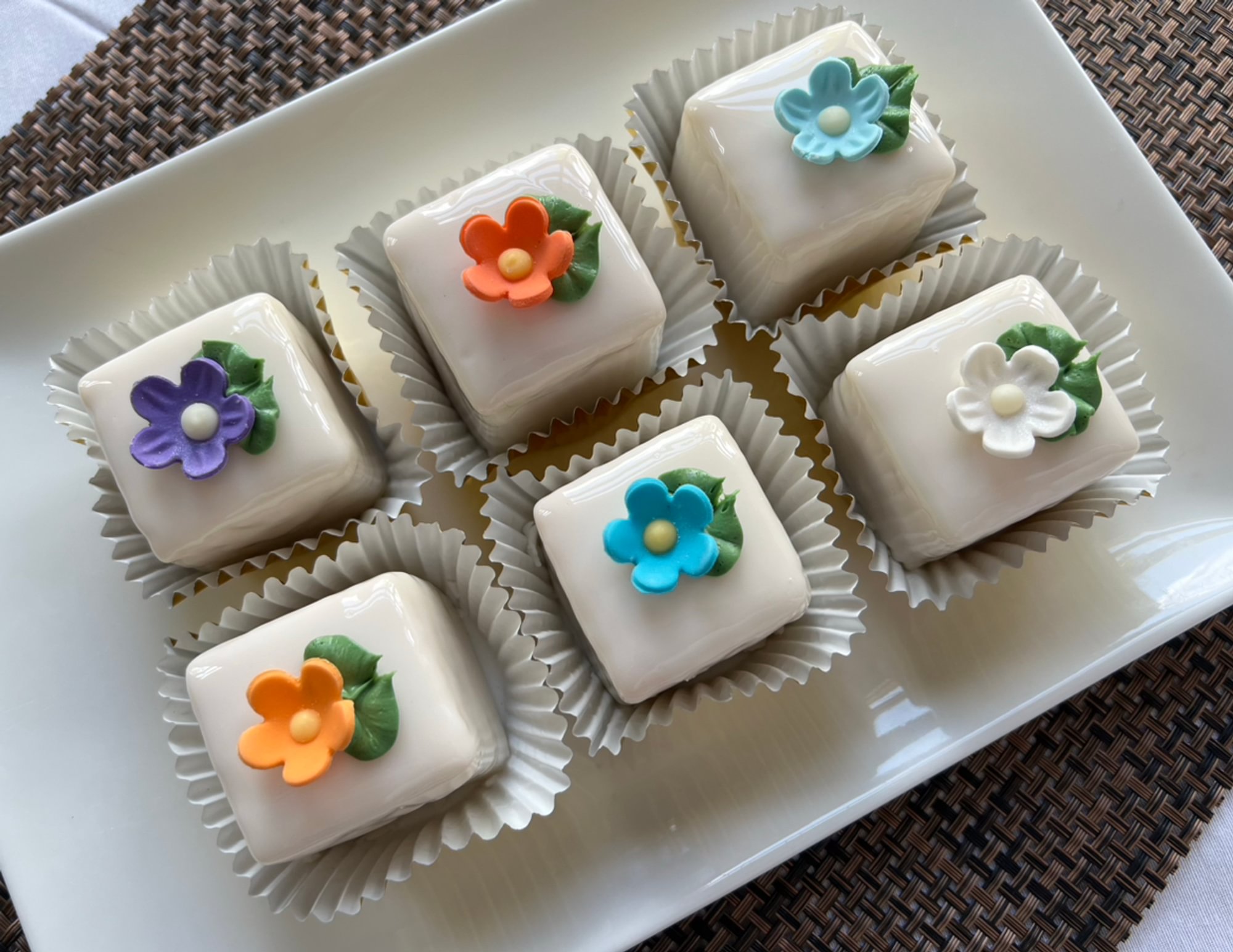 6 Petit Fours