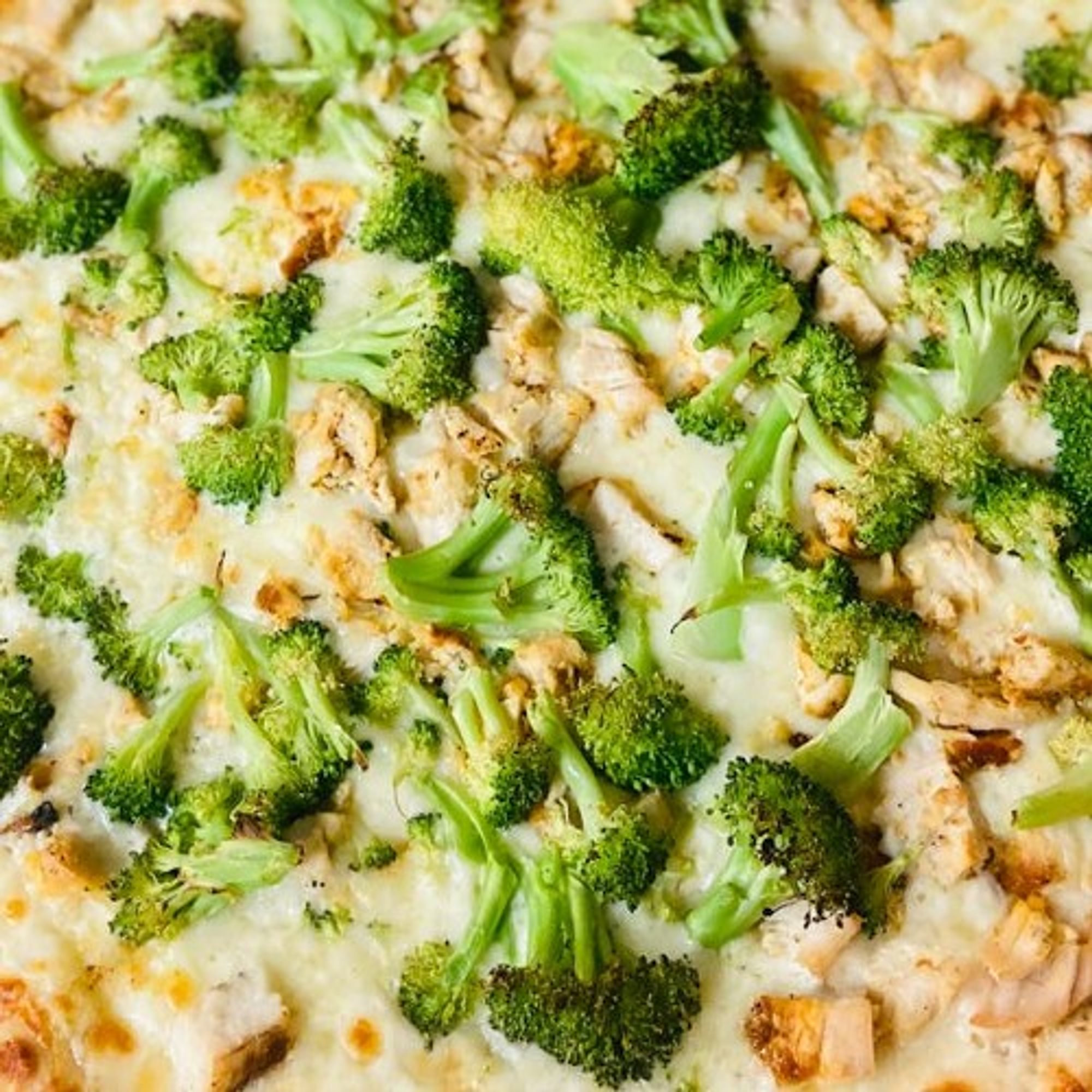 Broccoli Chicken Alfredo Pizza (Small)