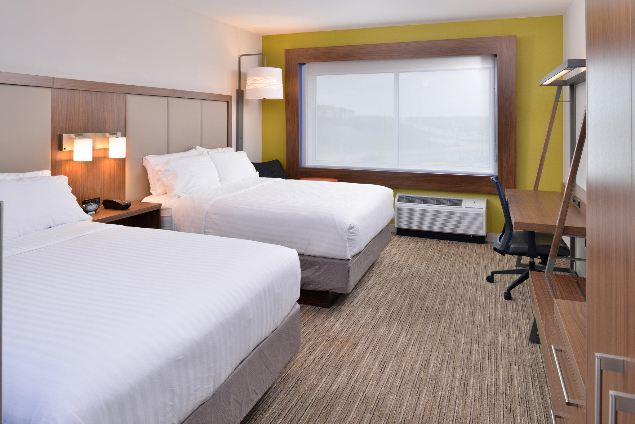 Holiday Inn Express & Suites Madison Photo