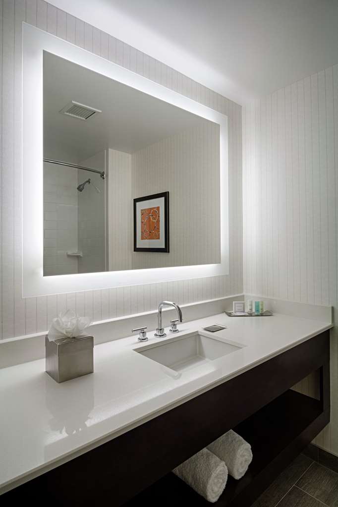 DoubleTree by Hilton Hotel Bristol, Connecticut Image